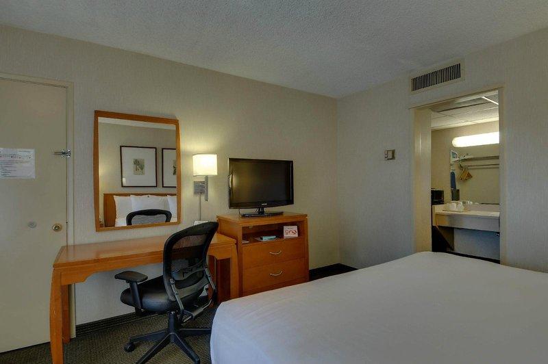 Vagabond Inn Glendale — photo 4