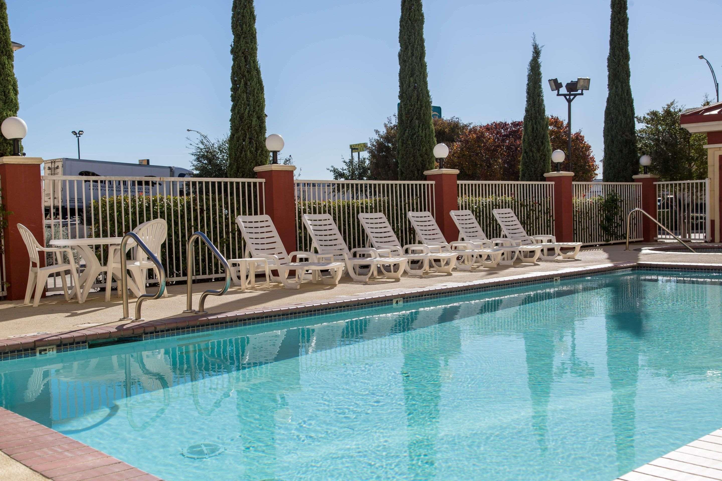 Comfort Suites North Fossil Creek — photo 4
