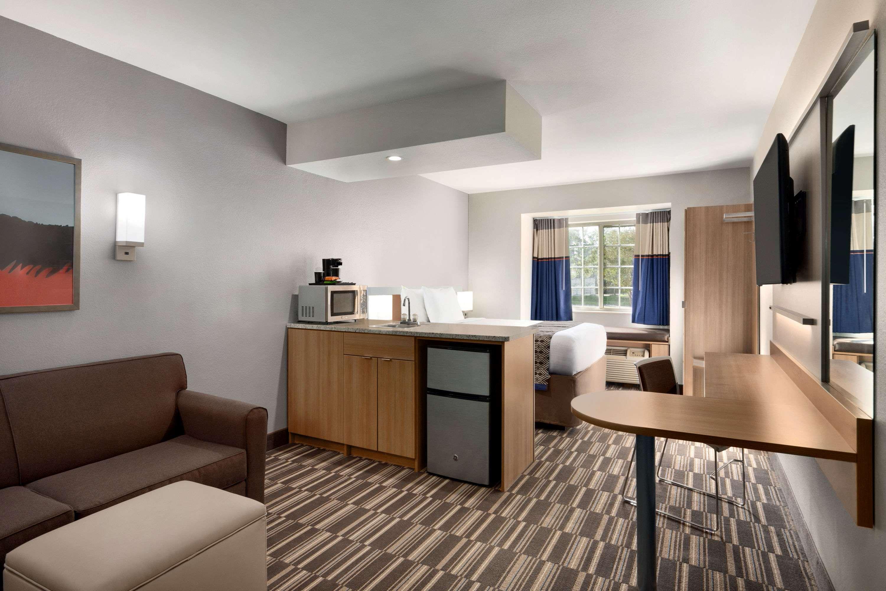 Microtel Inn & Suites Baton Rouge Airline Hwy — photo 3