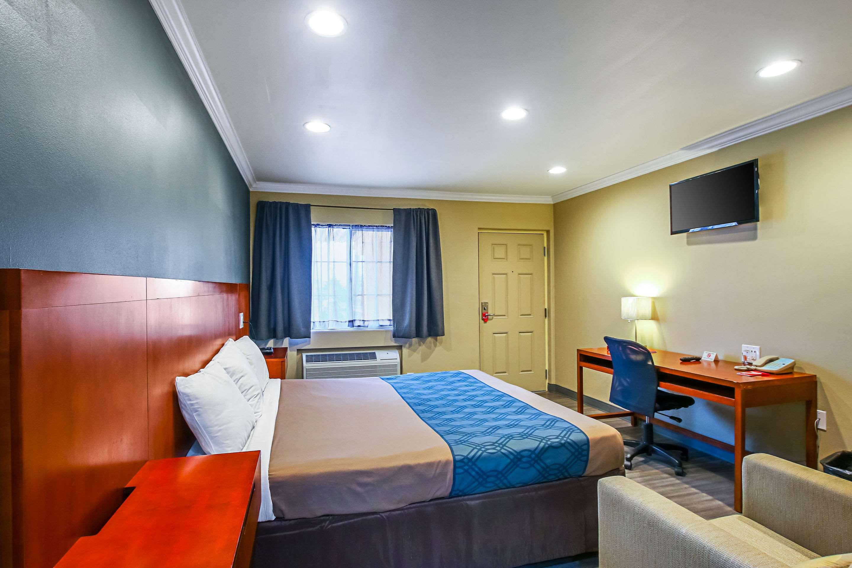 Econo Lodge San Bernardino — photo 4