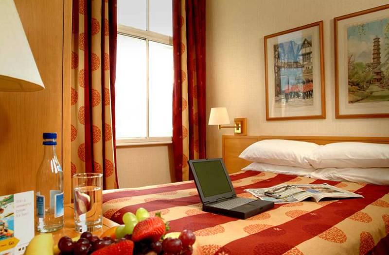 Premier Inn Kensington Olympia — photo 5