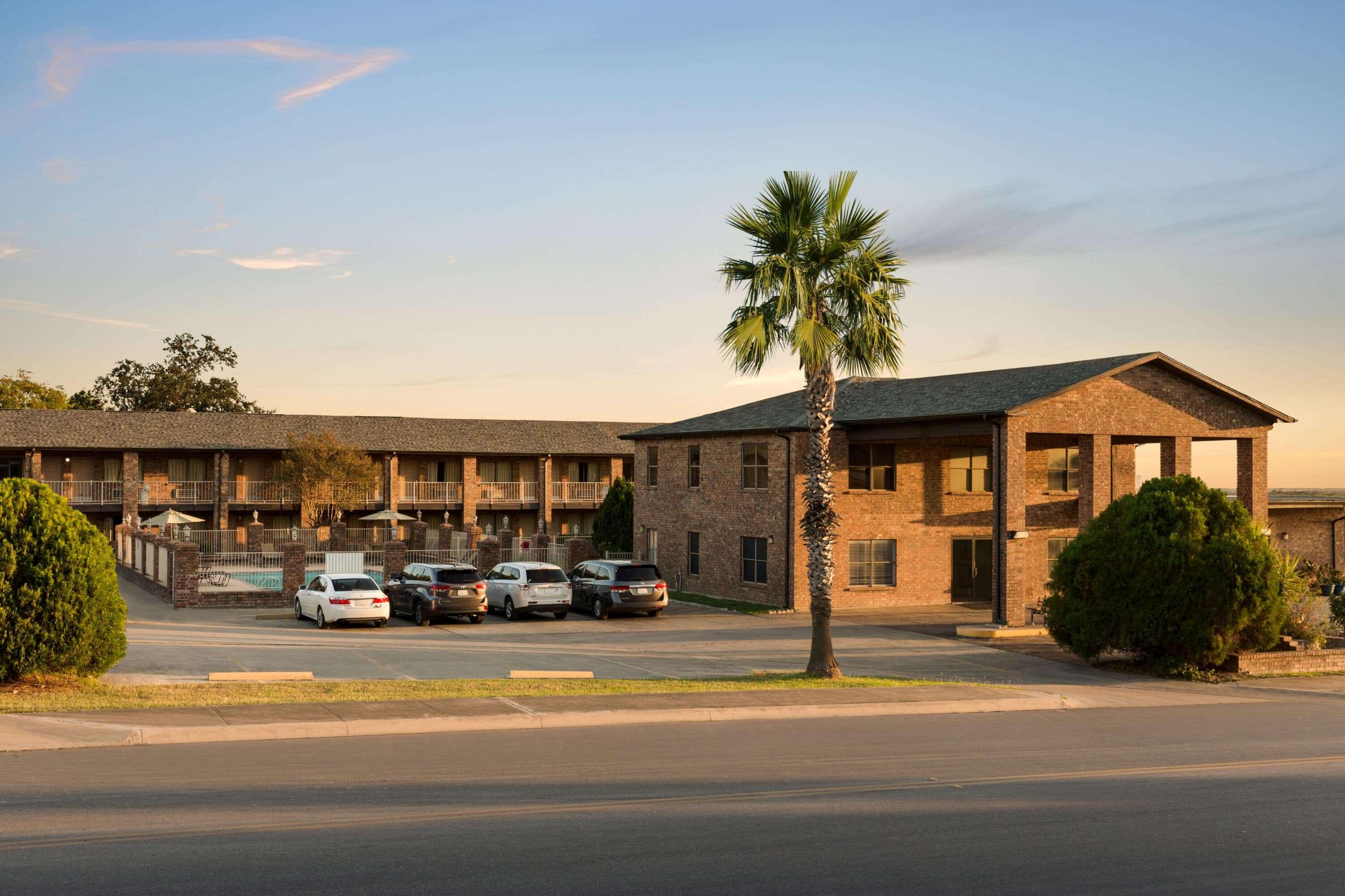 Super 8 by Wyndham Universal City — photo 5