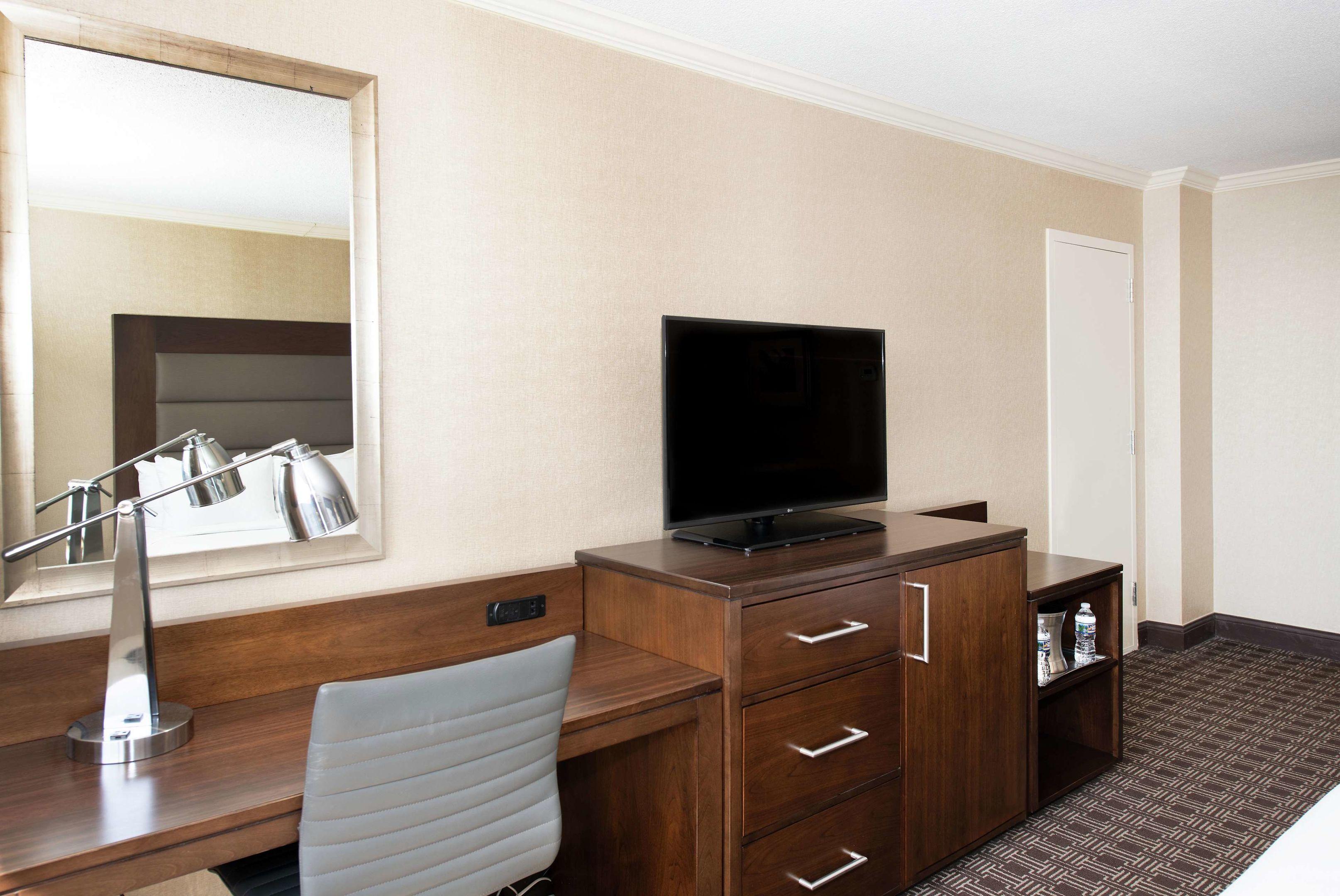 Hilton Crystal City at Washington Reagan National Airport — photo 4