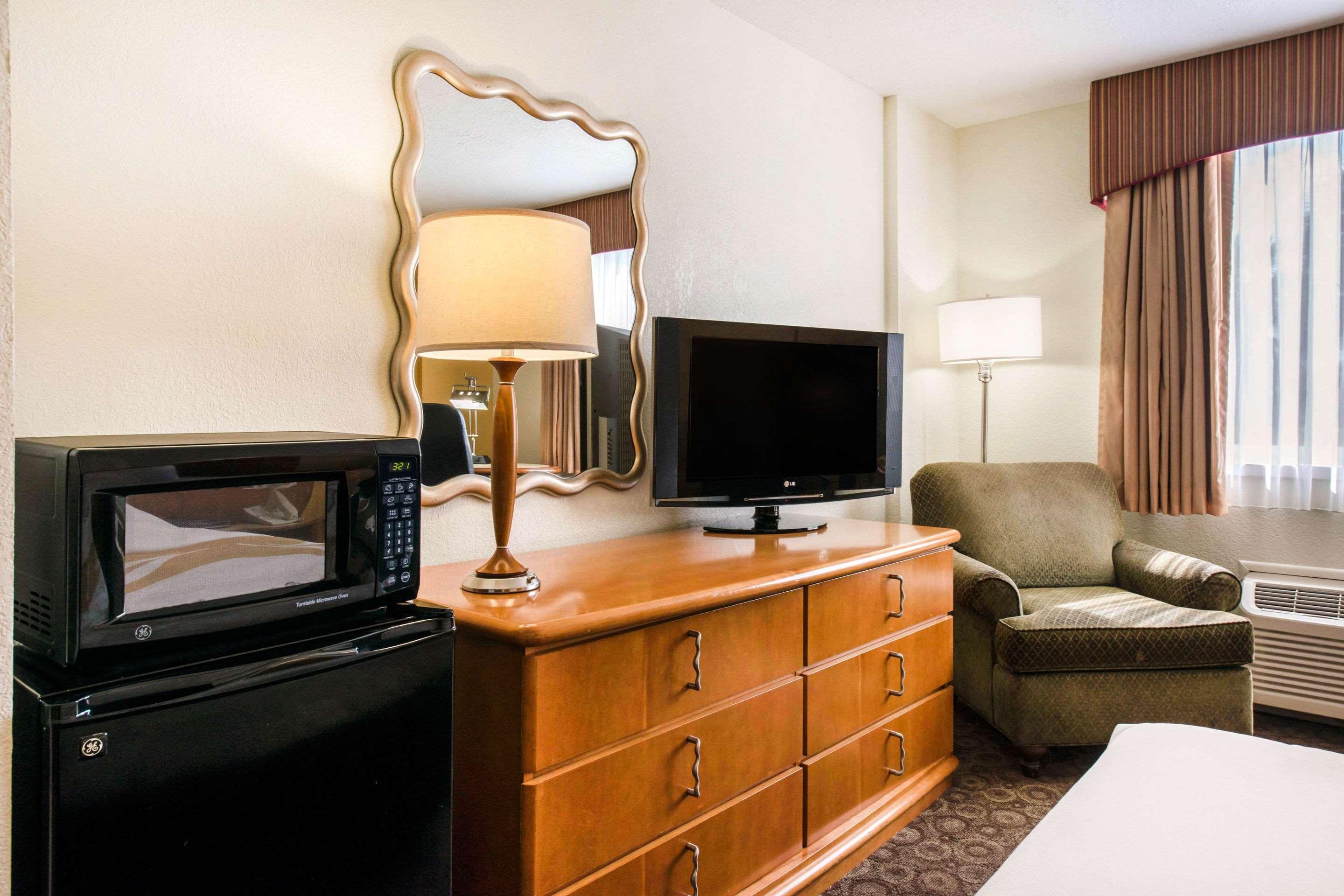 Quality Inn & Suites — photo 4