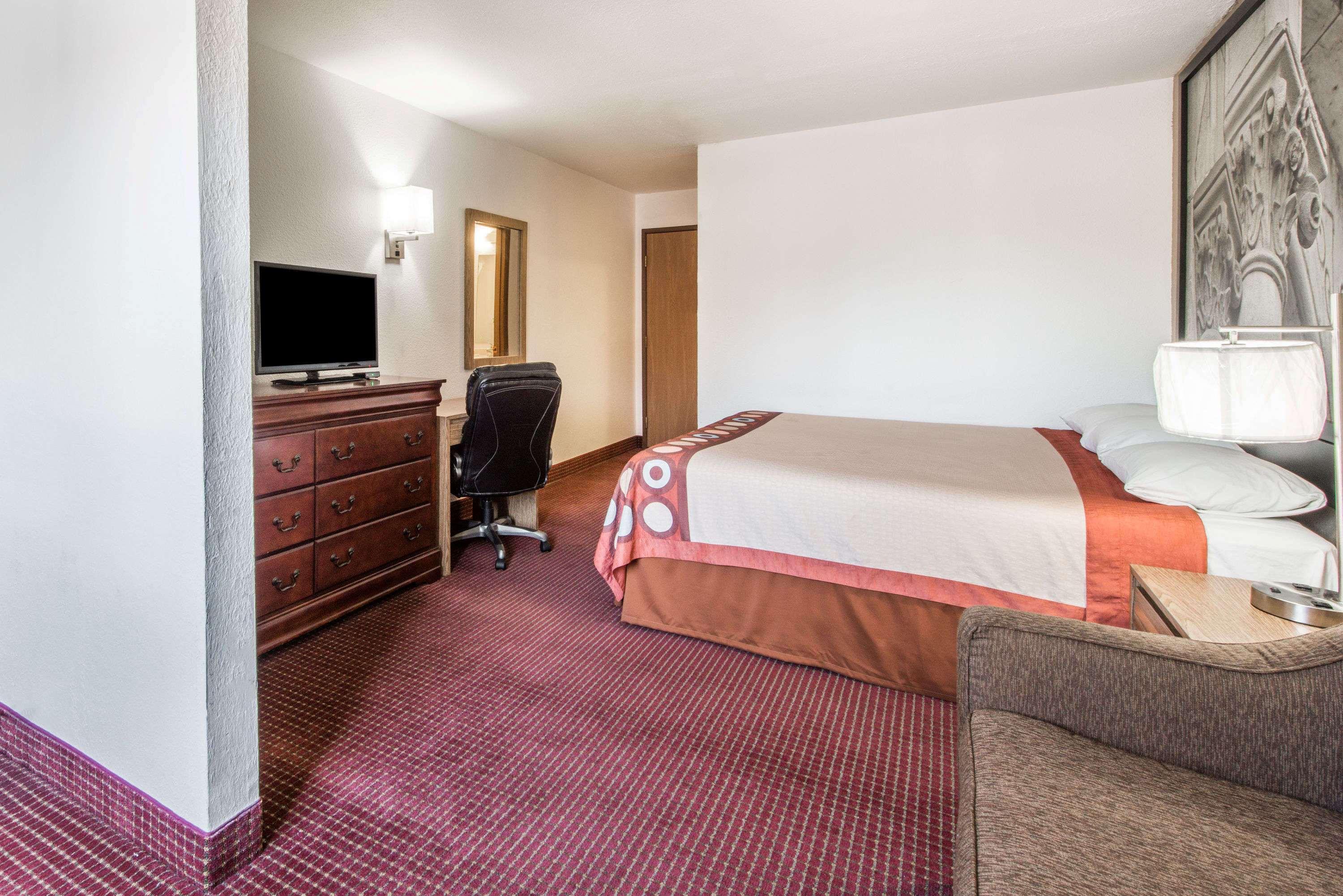 Super 8 by Wyndham Elizabethtown — photo 5