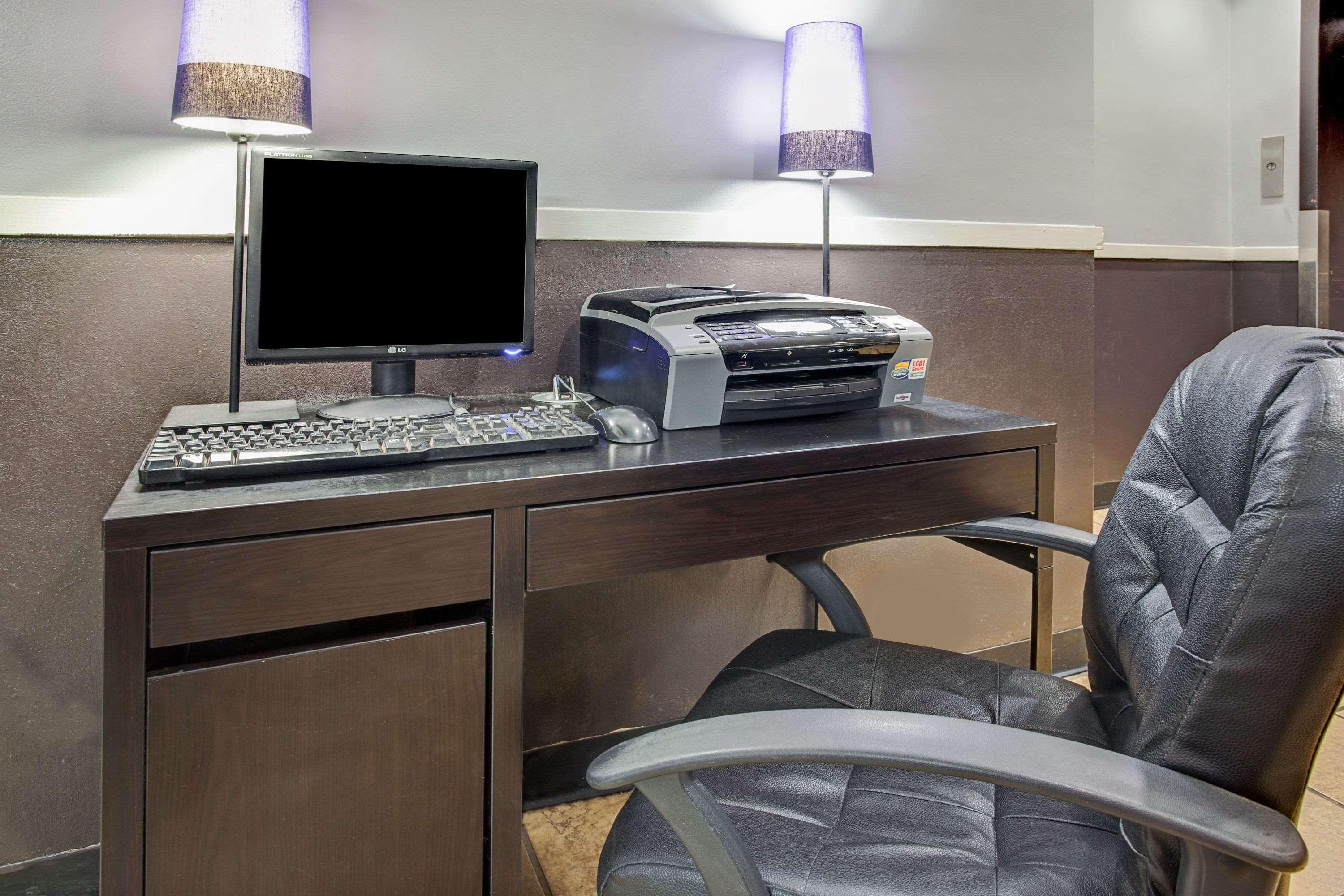Days Inn Livonia - Detroit — photo 4