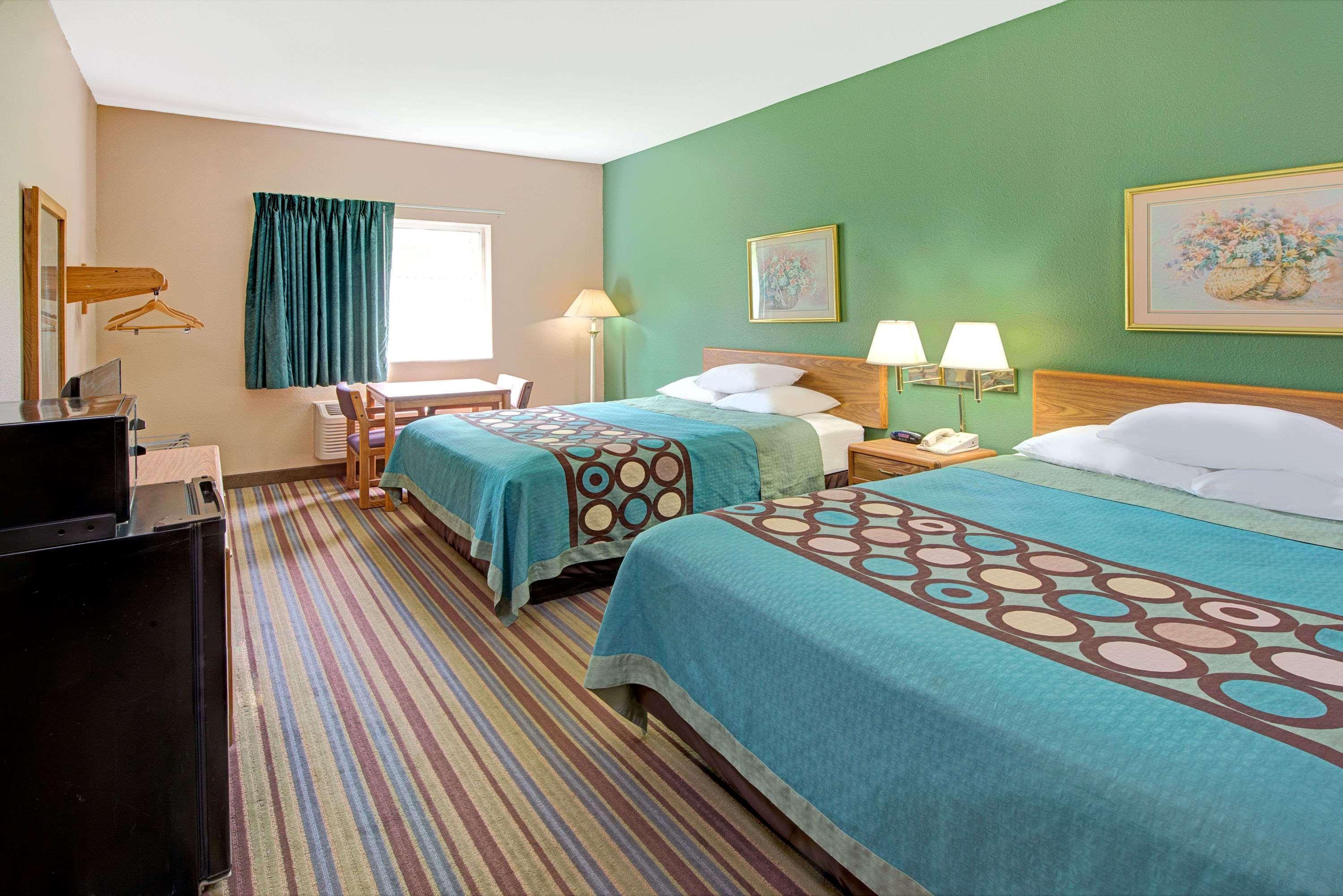 Super 8 by Wyndham Pontoon Beach IL/St. Louis MO Area — photo 4