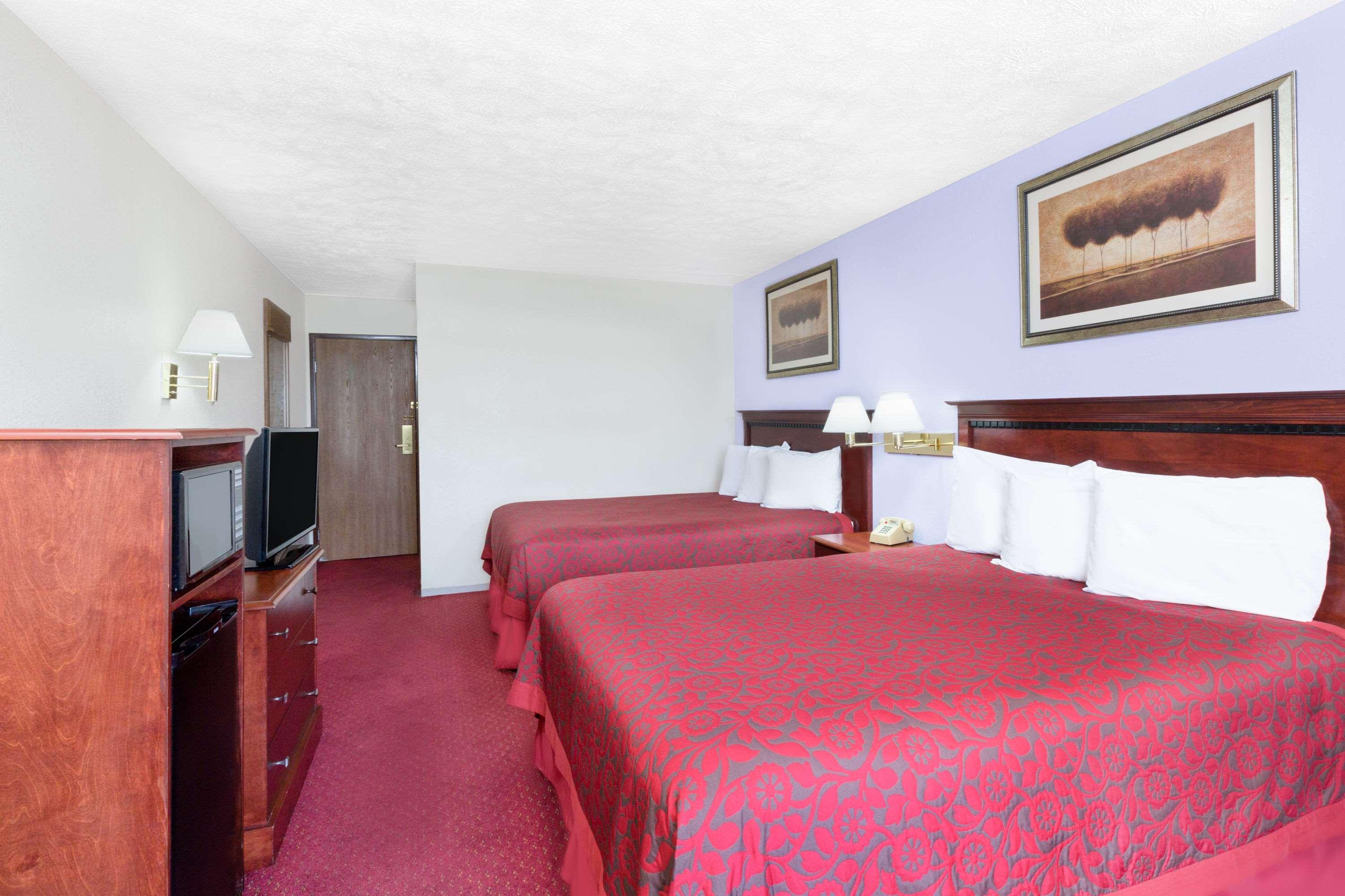 Days Inn Warrensburg — photo 5