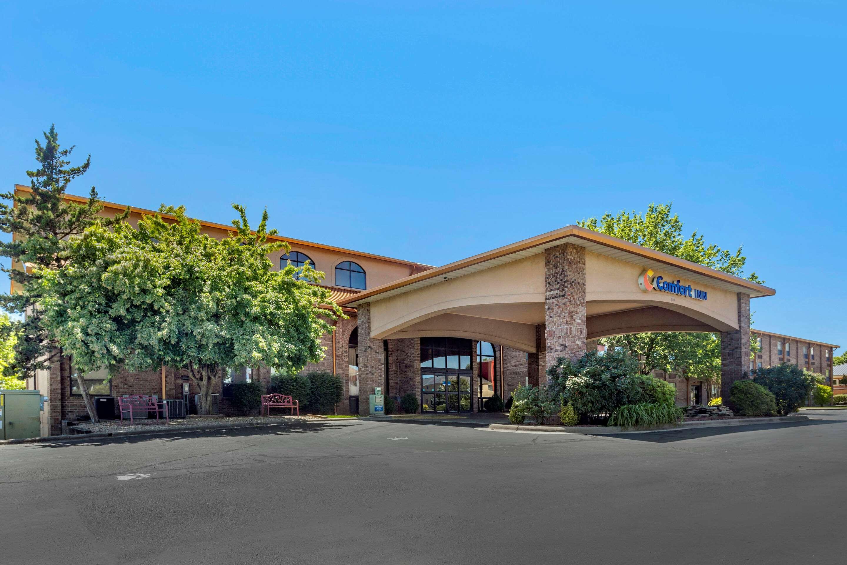 Comfort Inn at Thousand Hills — photo 4
