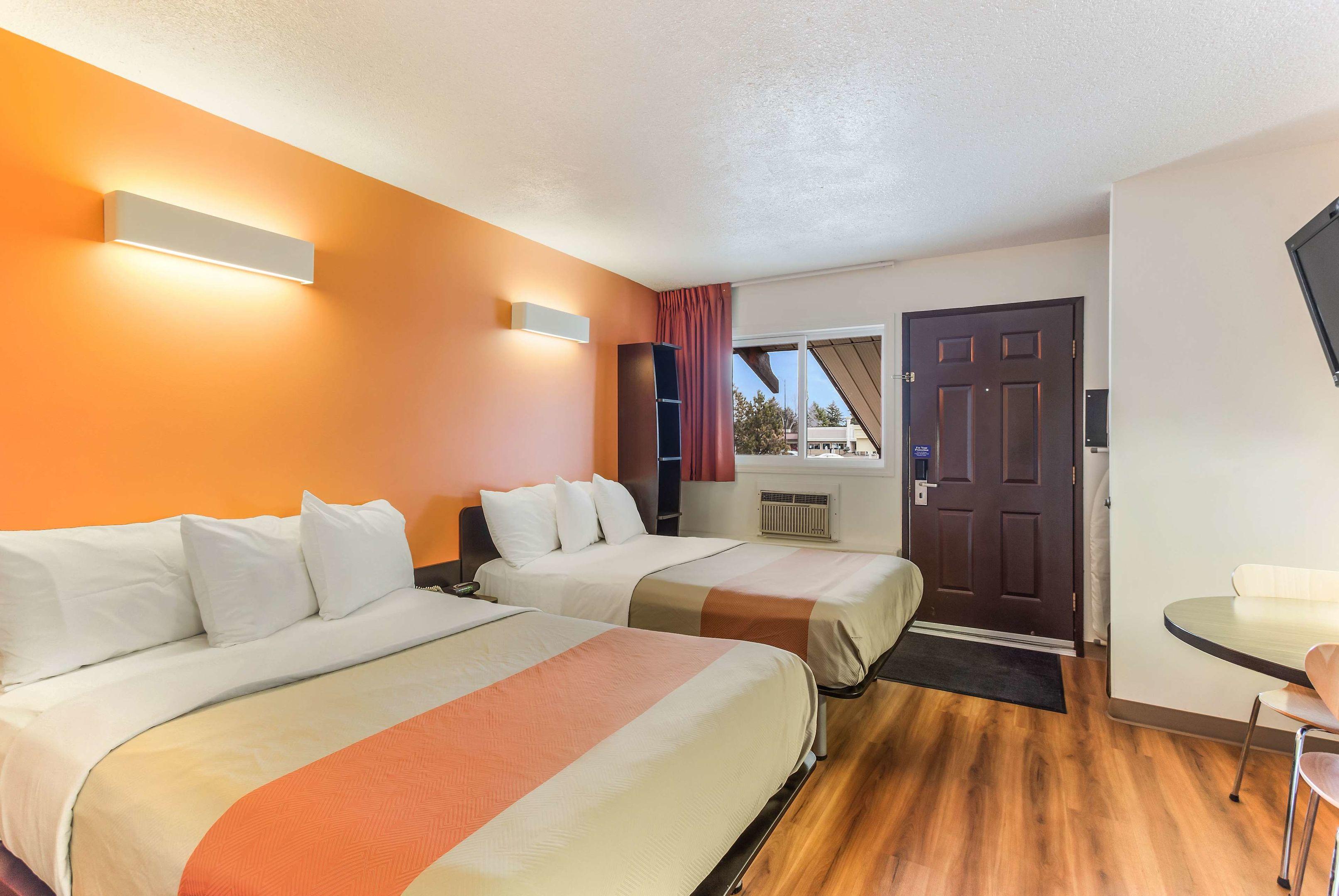 Motel 6 Lethbridge AB — photo 5
