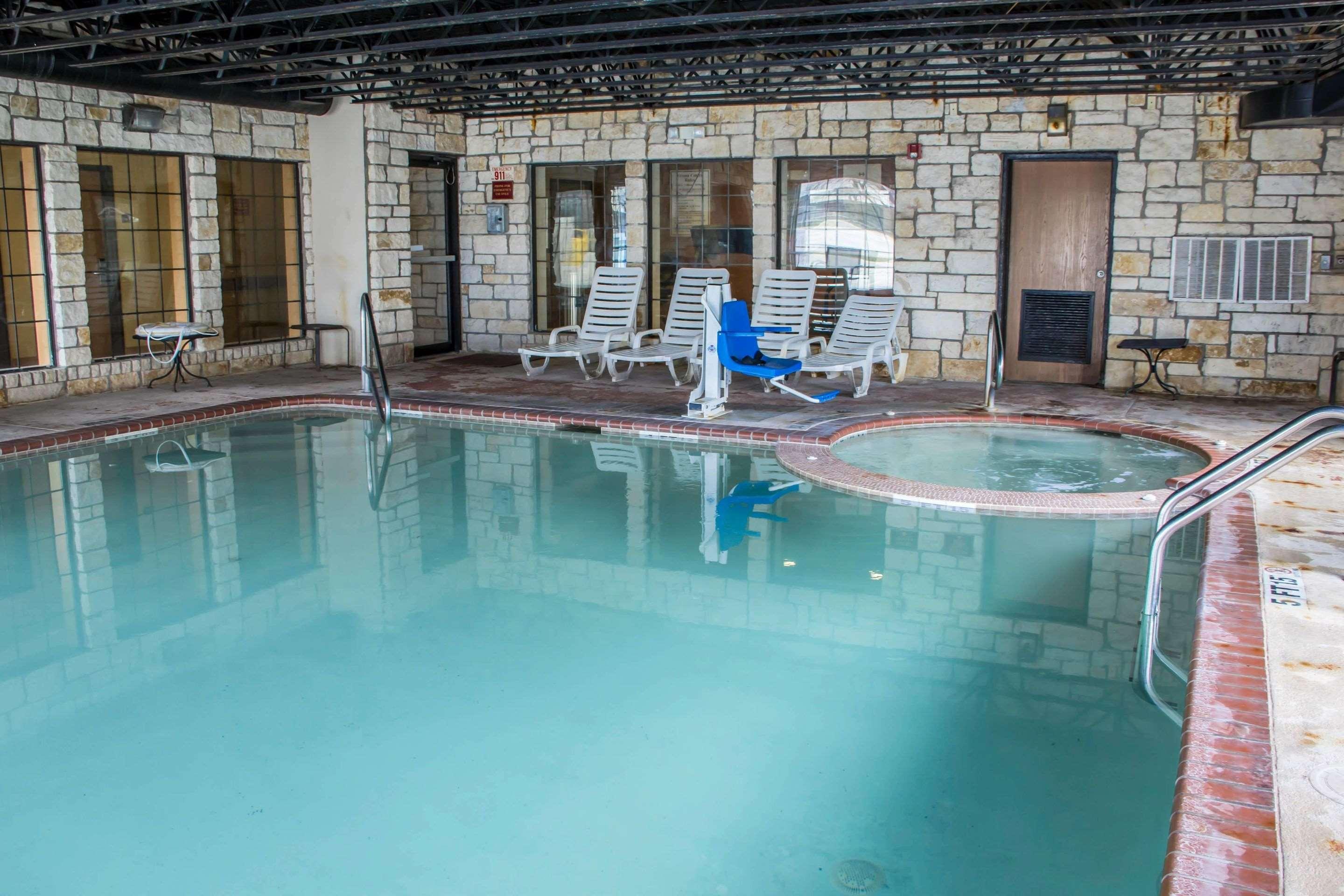 Comfort Suites Near Seaworld — photo 4