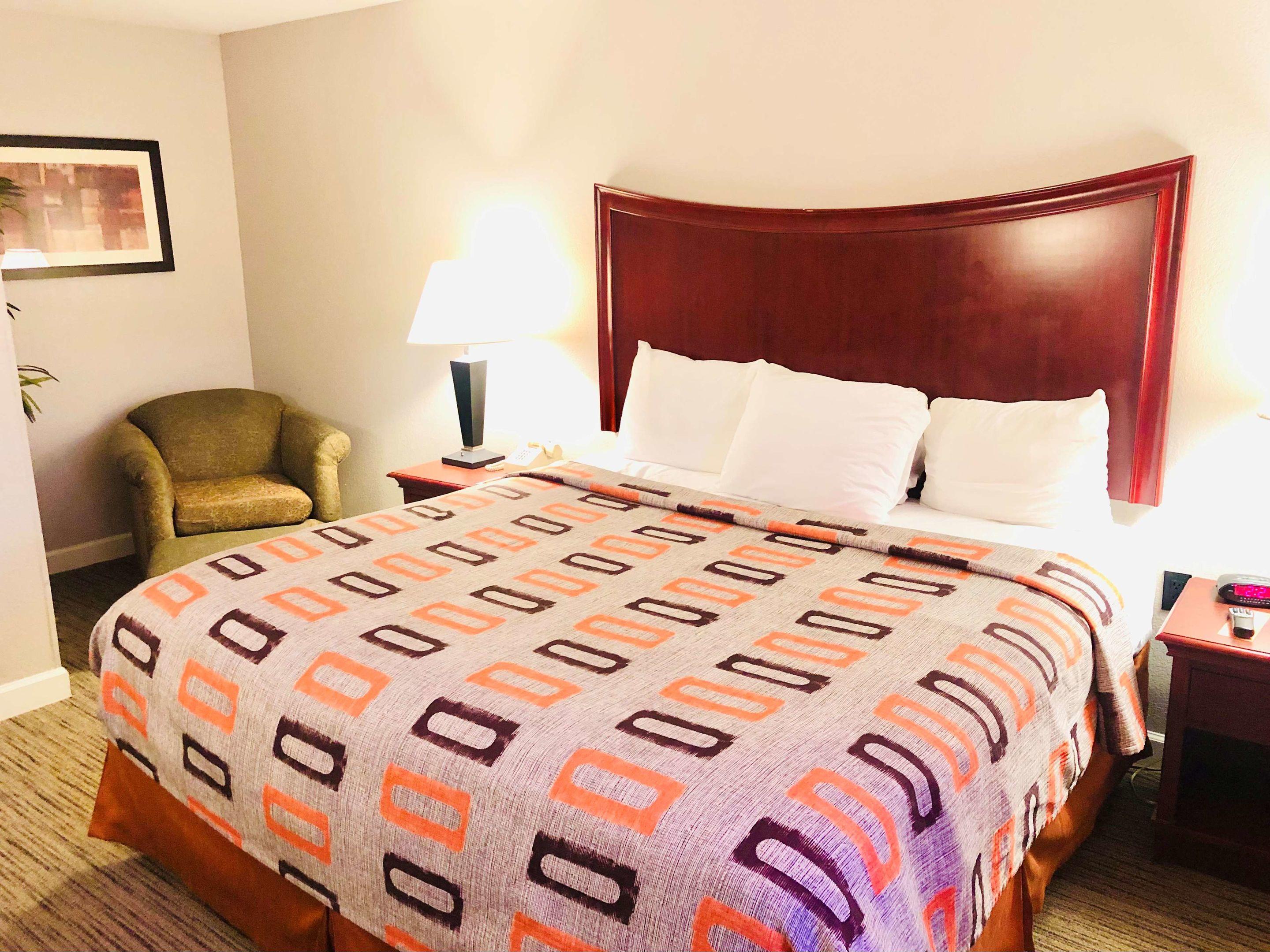 Orangewood Inn & Suites — photo 4