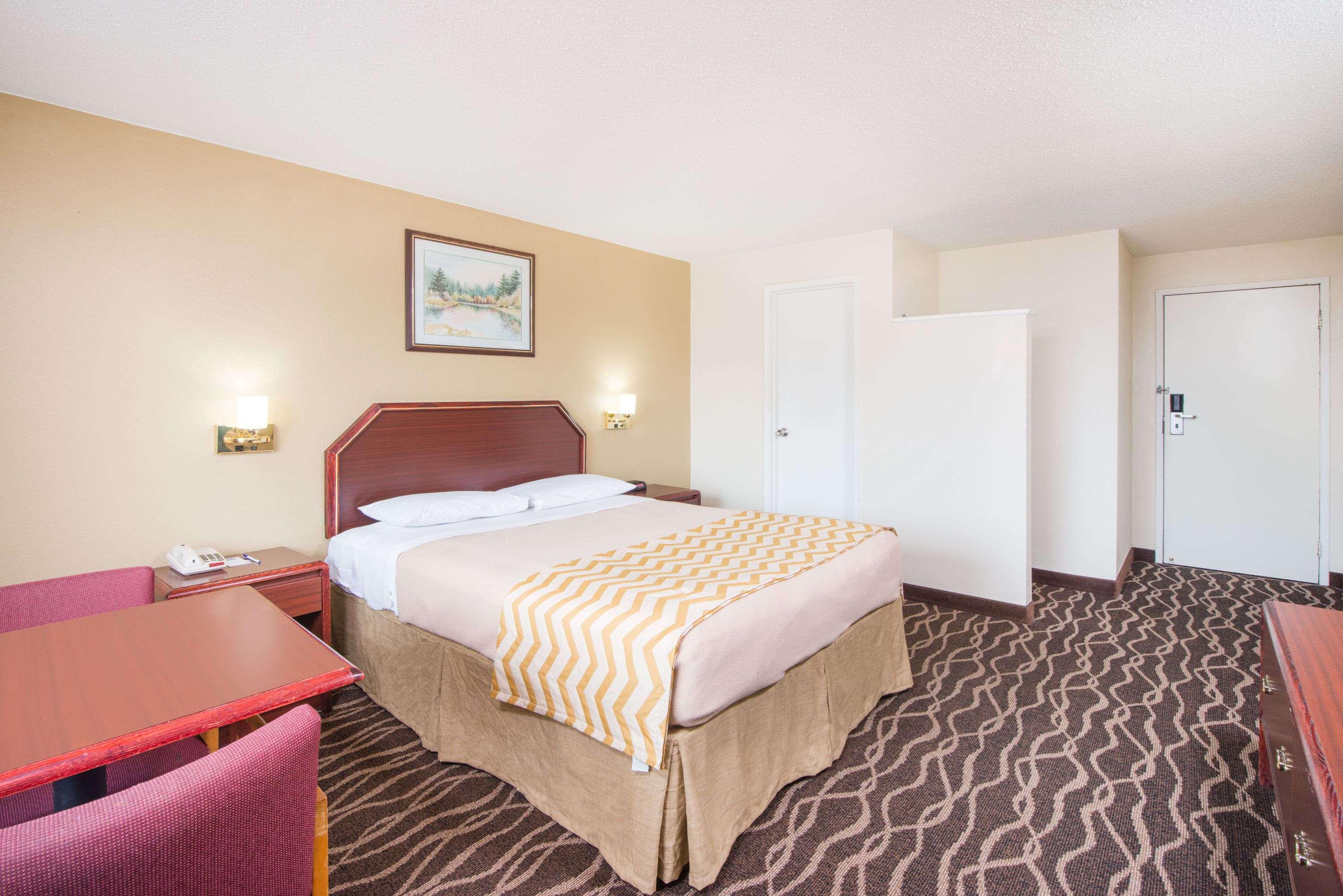 Travelodge by Wyndham Terre Haute — photo 4