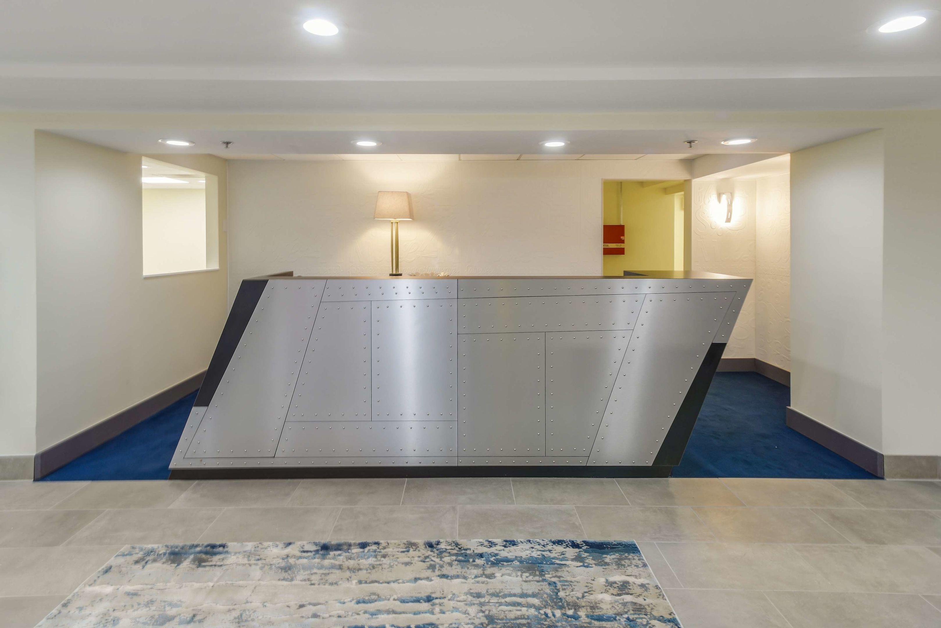 Hotel RL St. Louis Airport — photo 4