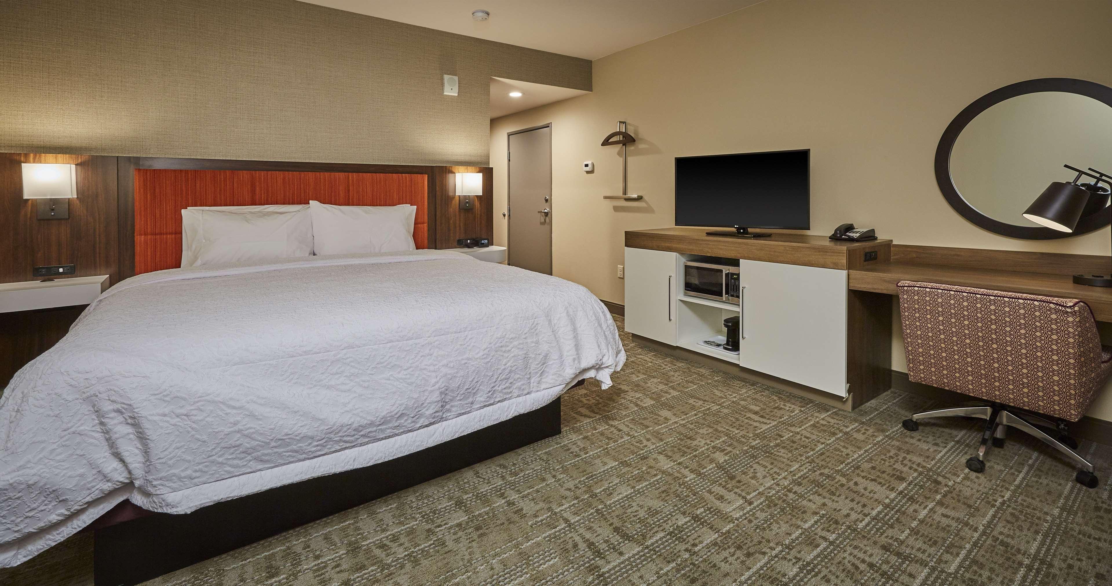 Hampton Inn & Suites Roseburg — photo 4