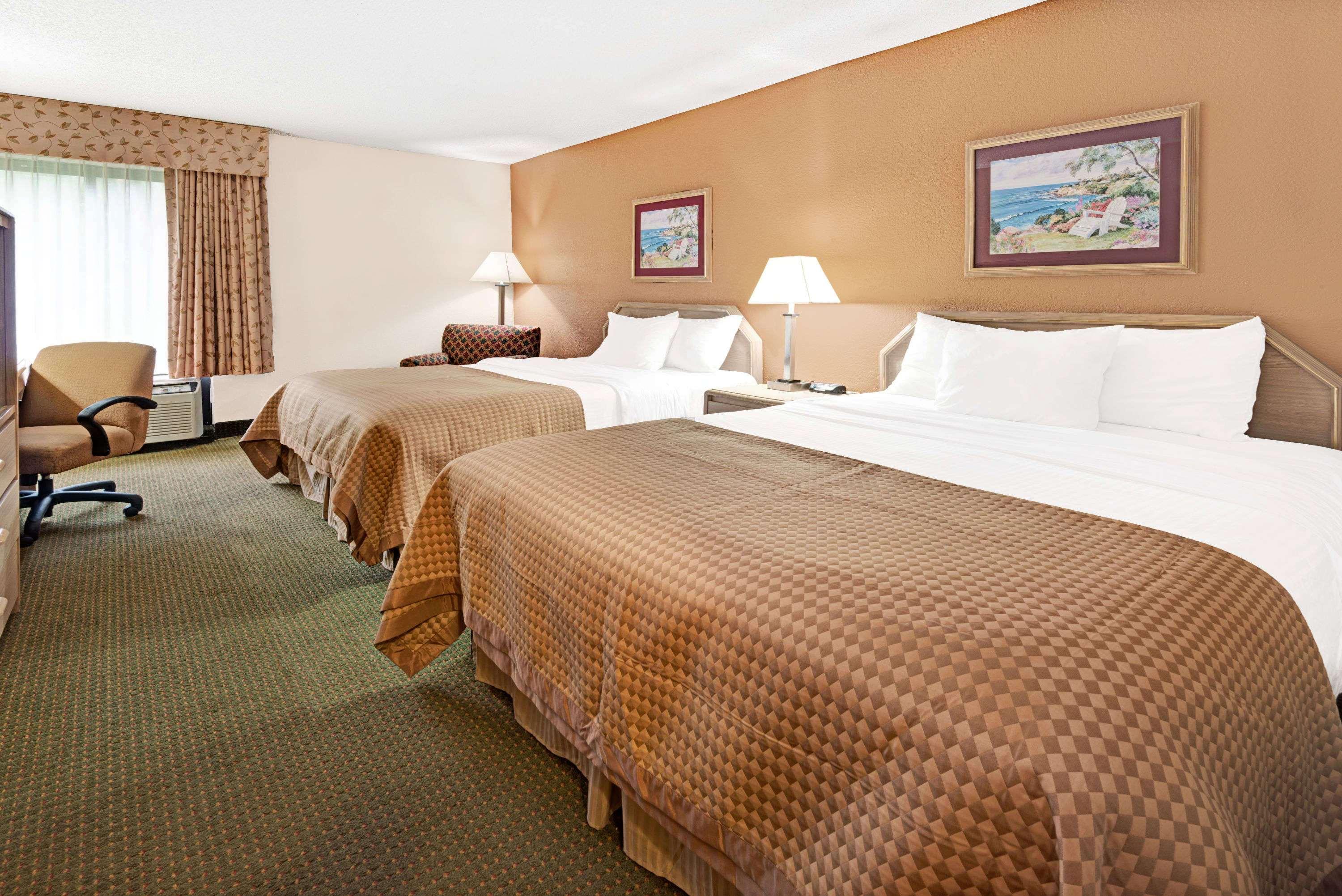 Baymont Inn & Suites Lawrence — photo 5