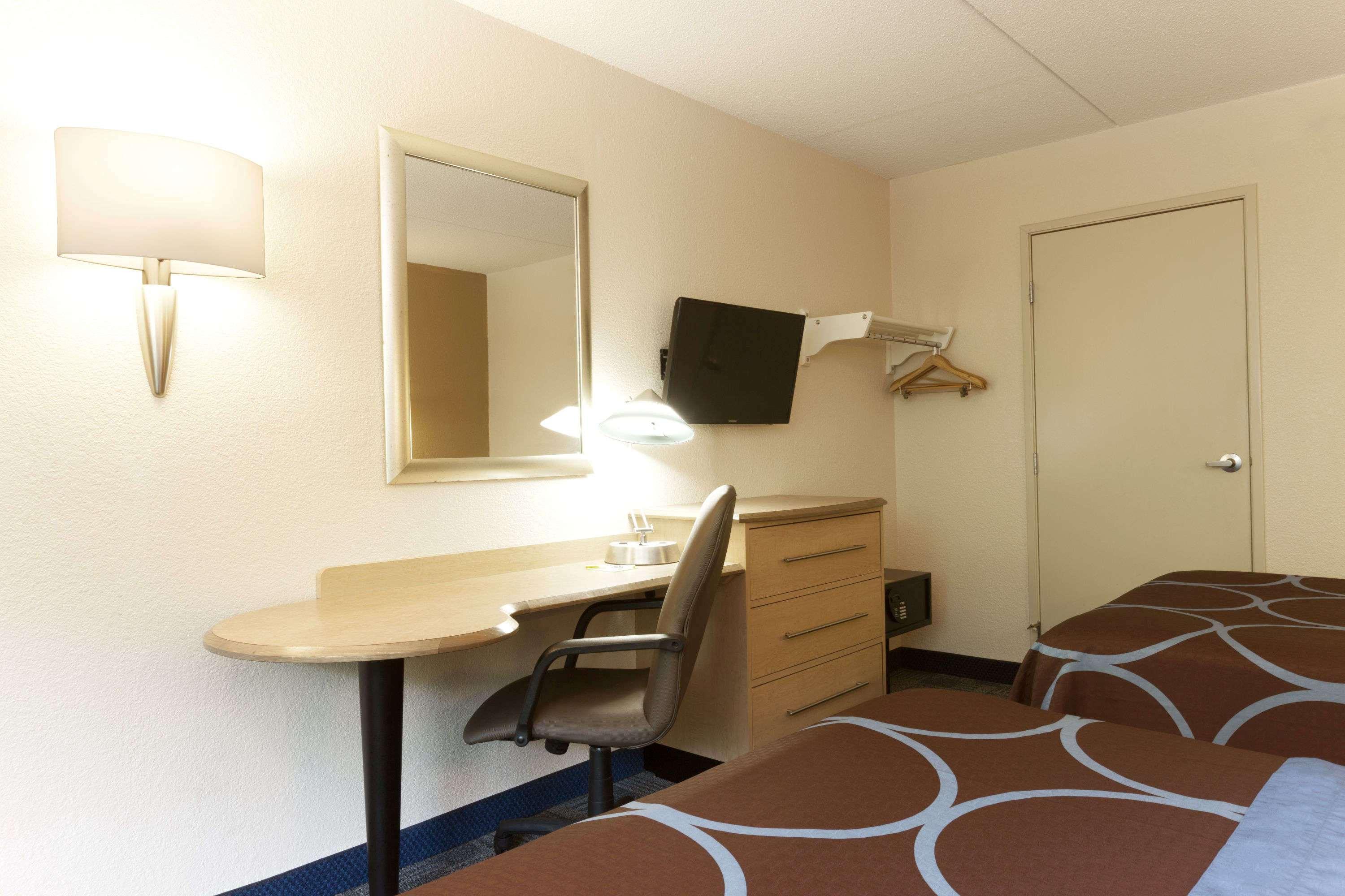 Days Inn Monmouth Junction Princeton — photo 4