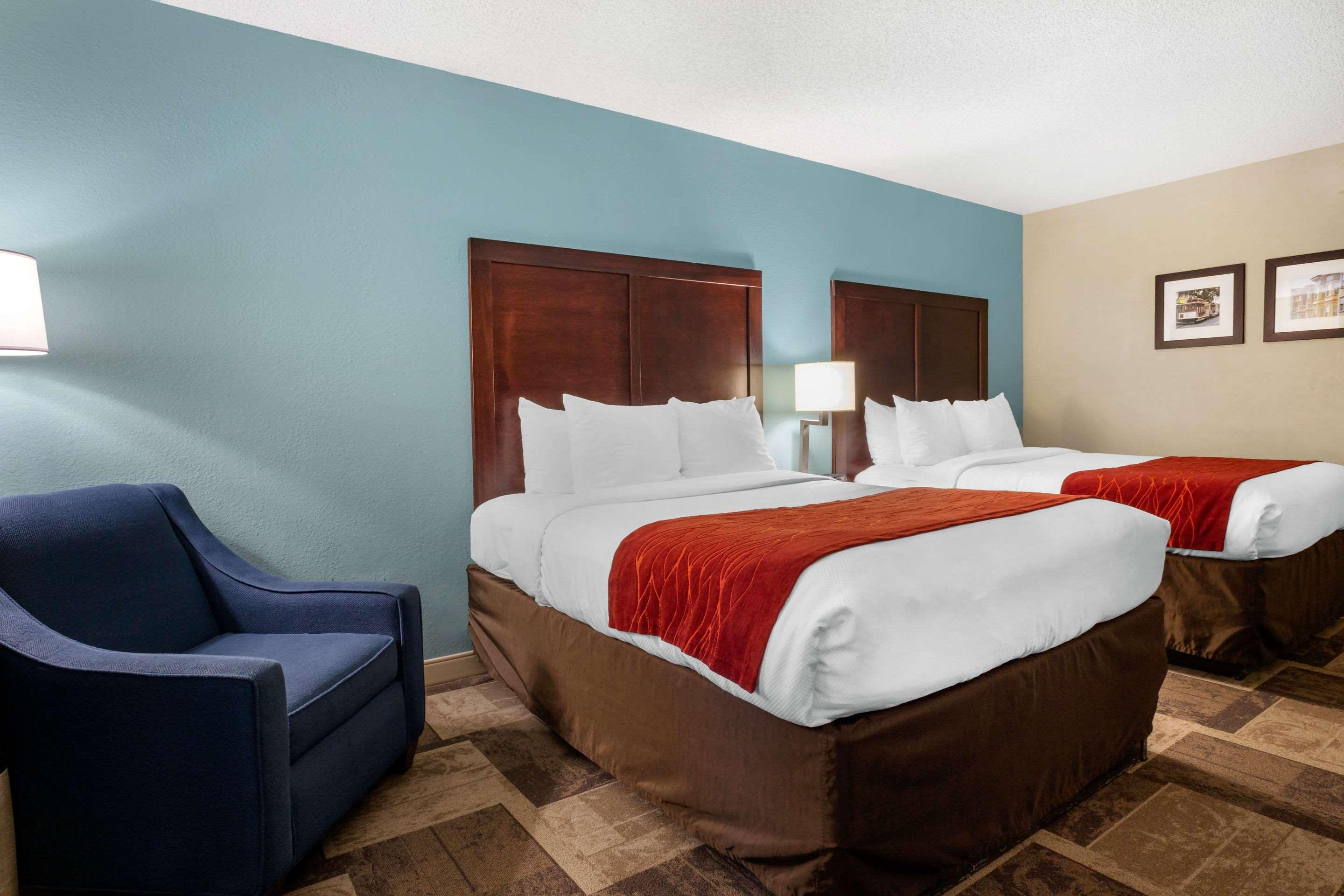 Comfort Inn & Suites Newark — photo 5