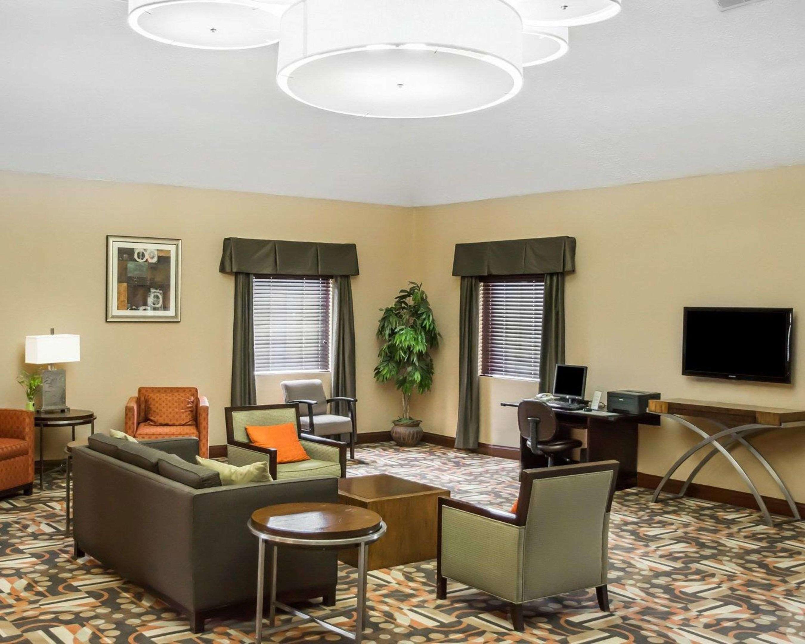 Comfort Inn & Suites Cincinnati — photo 4