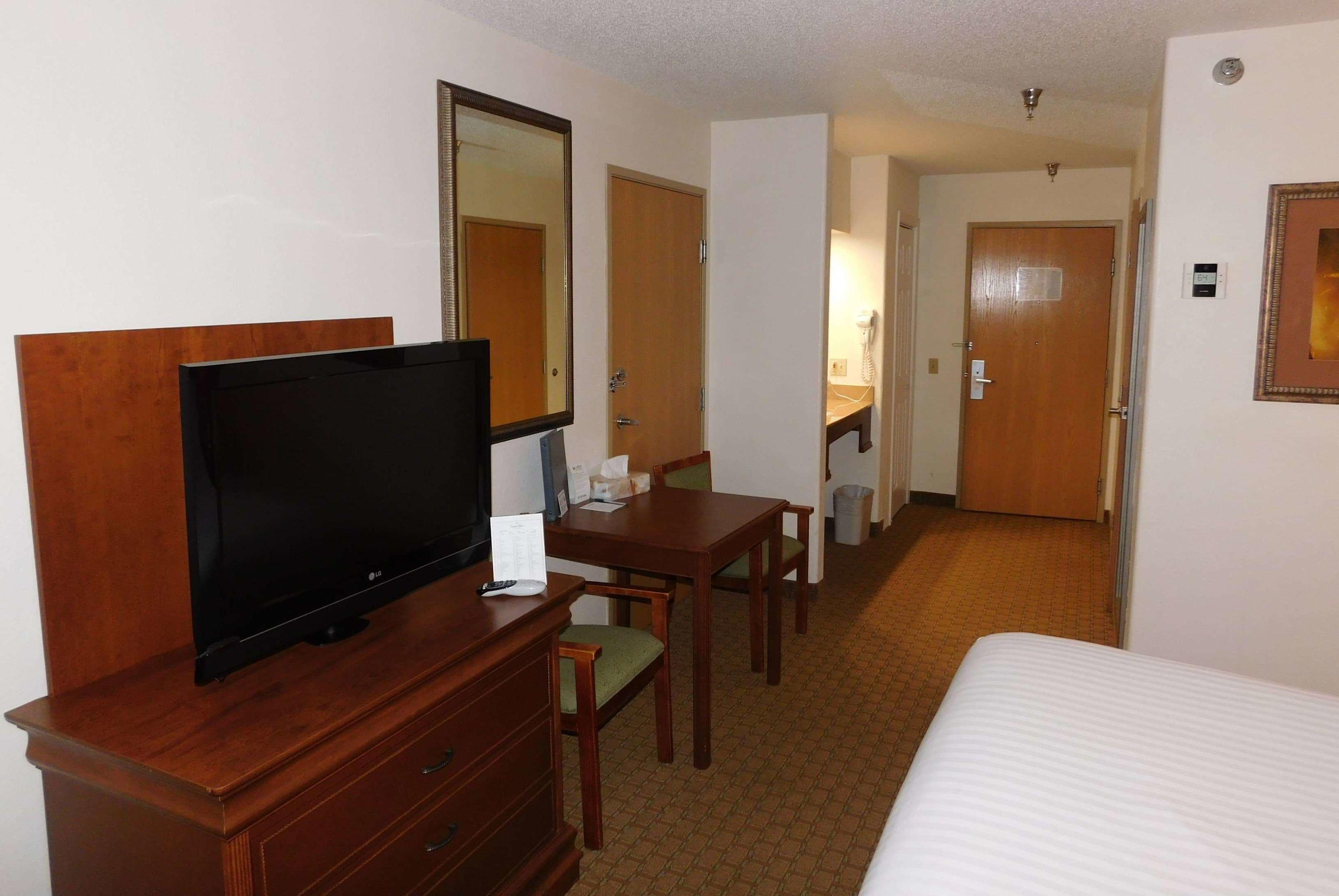 AmericInn by Wyndham Ogallala — photo 3
