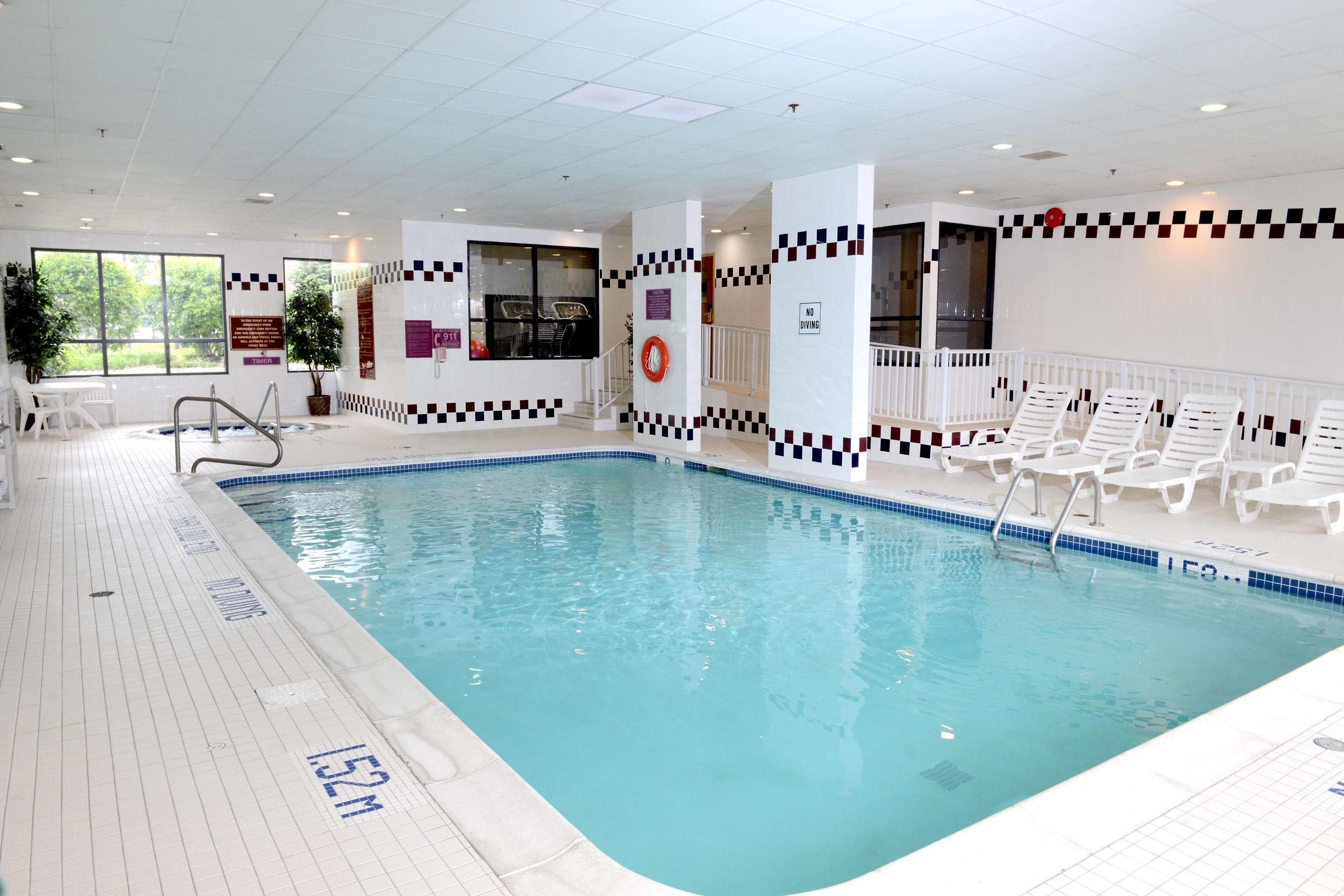 Hampton Inn & Suites Windsor — photo 3