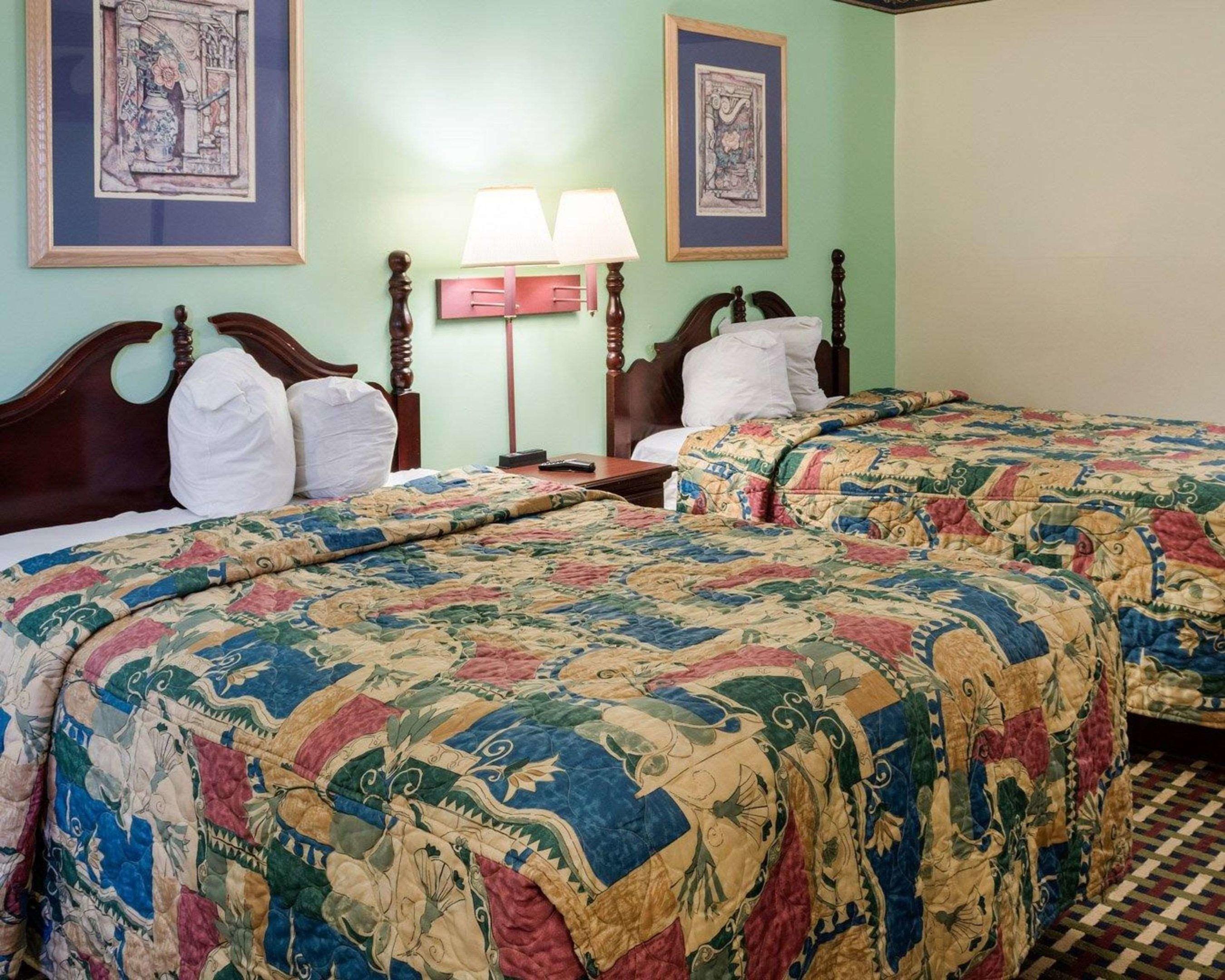 Econo Lodge near Fort Lee at I-295 — photo 4