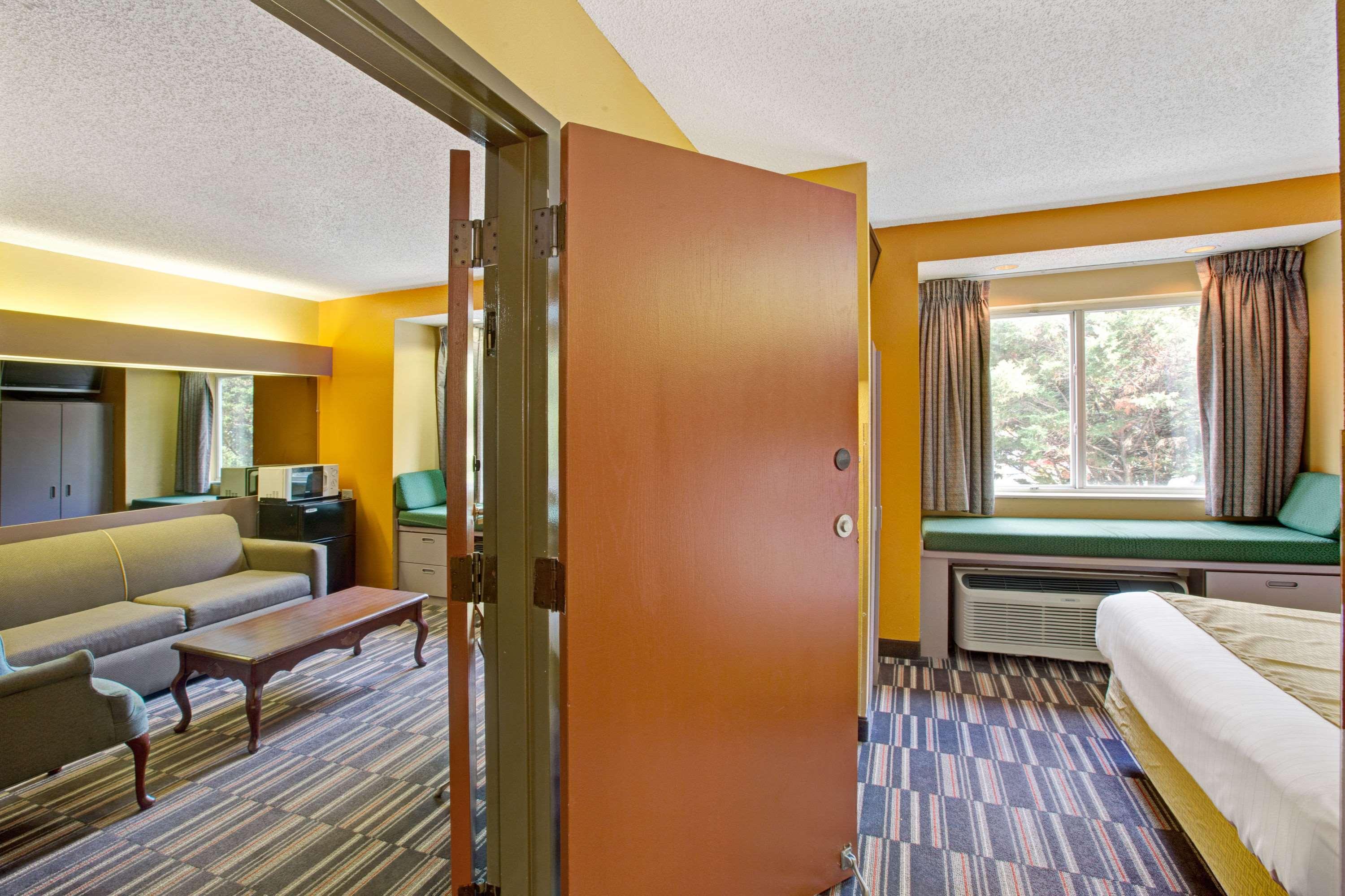 Microtel Inn & Suites by Wyndham Gatlinburg — photo 4