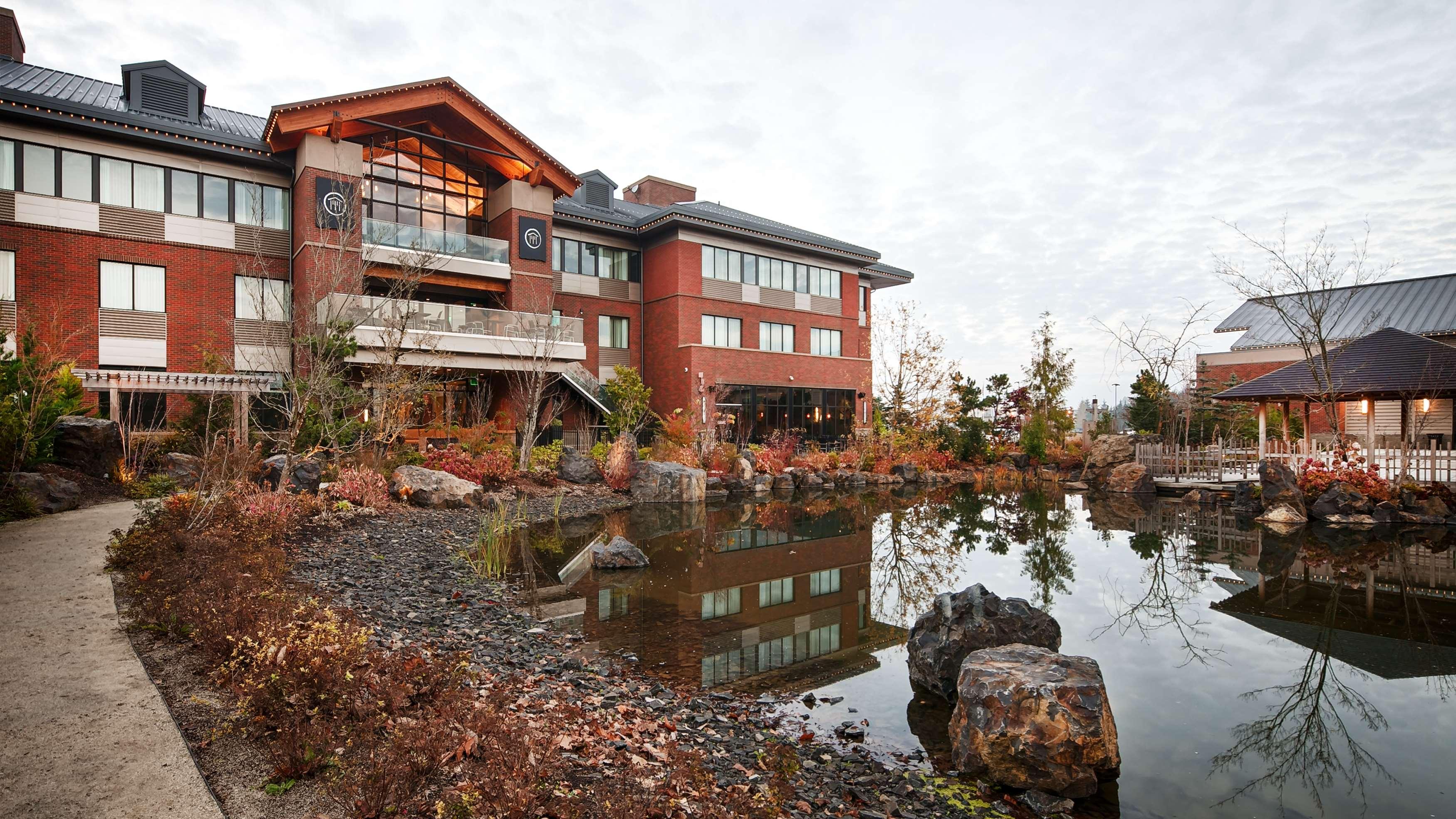 Best Western Premier Boulder Falls Inn — photo 3