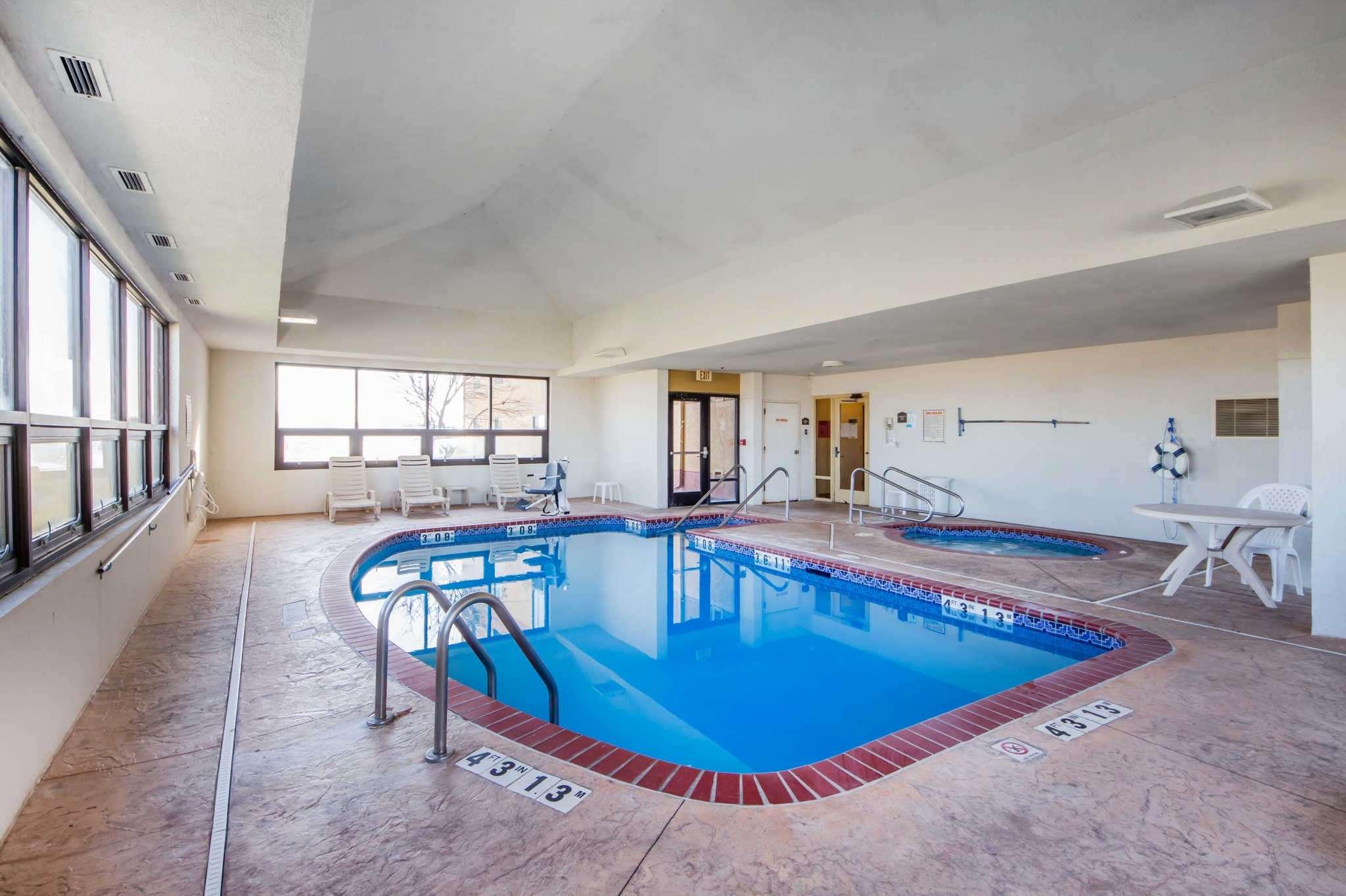 Quality Inn & Suites - Pryor — photo 4