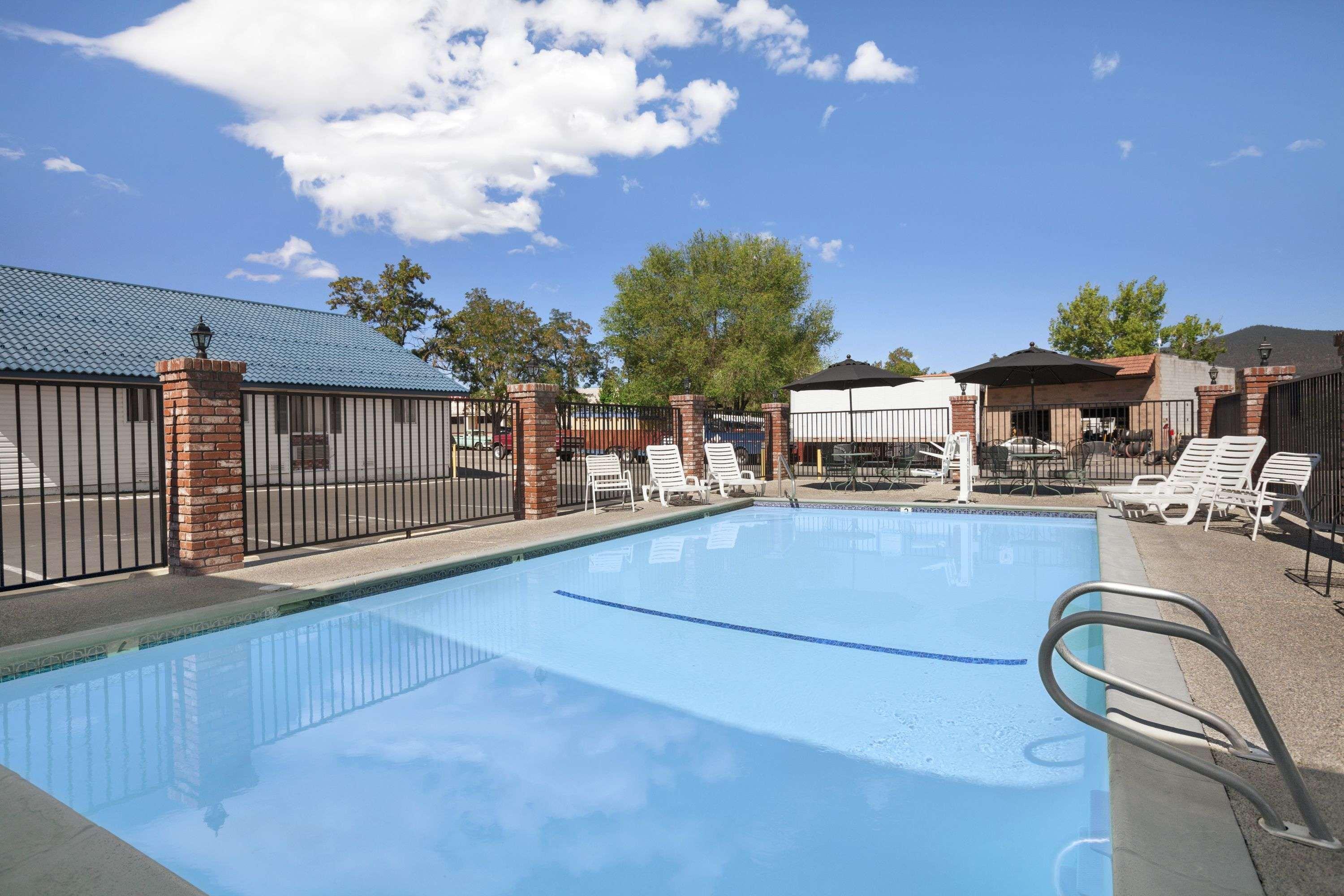 Super 8 by Wyndham Susanville — photo 4