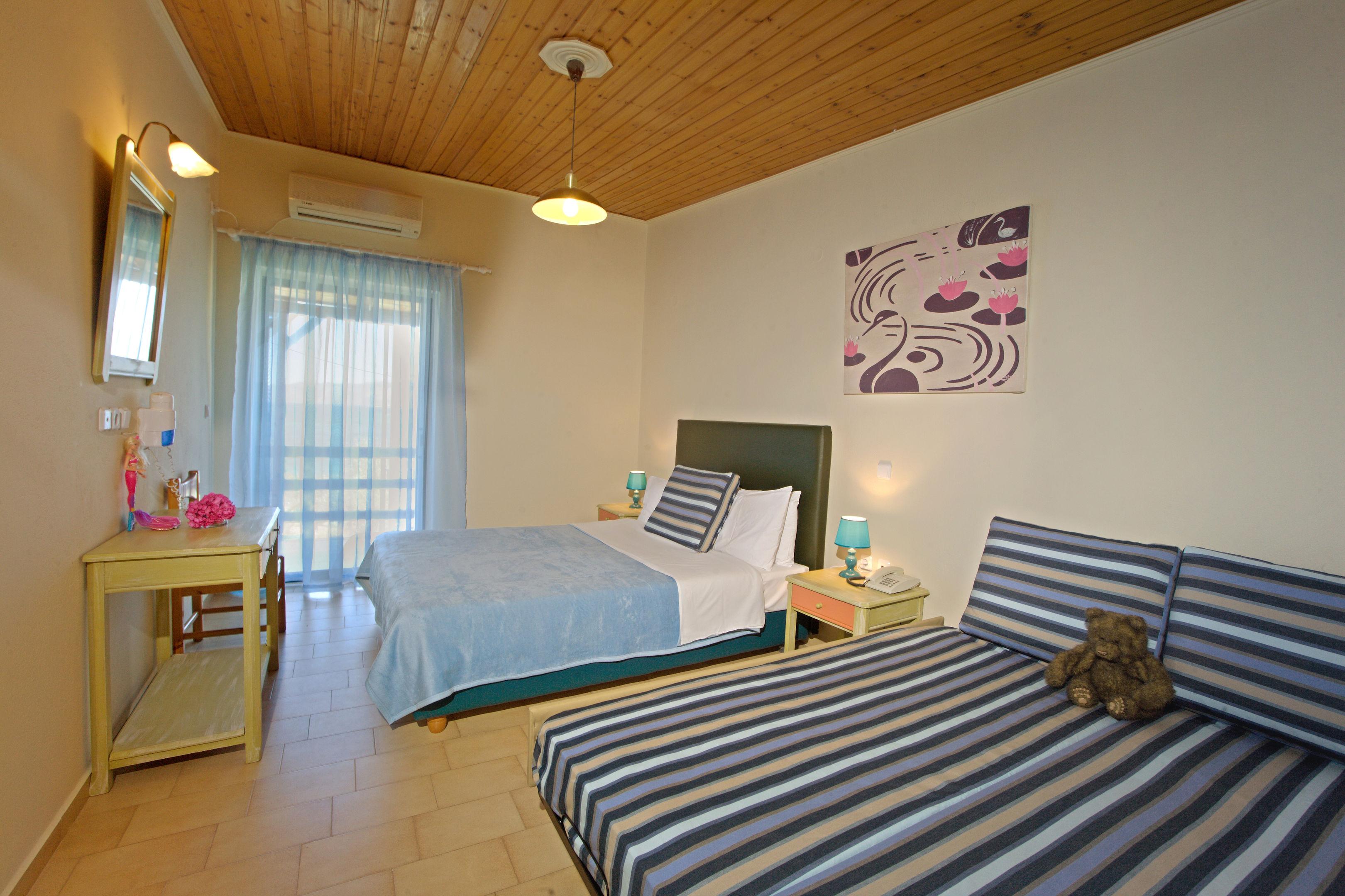 Venus Beach Bungalows Hotel — photo 4