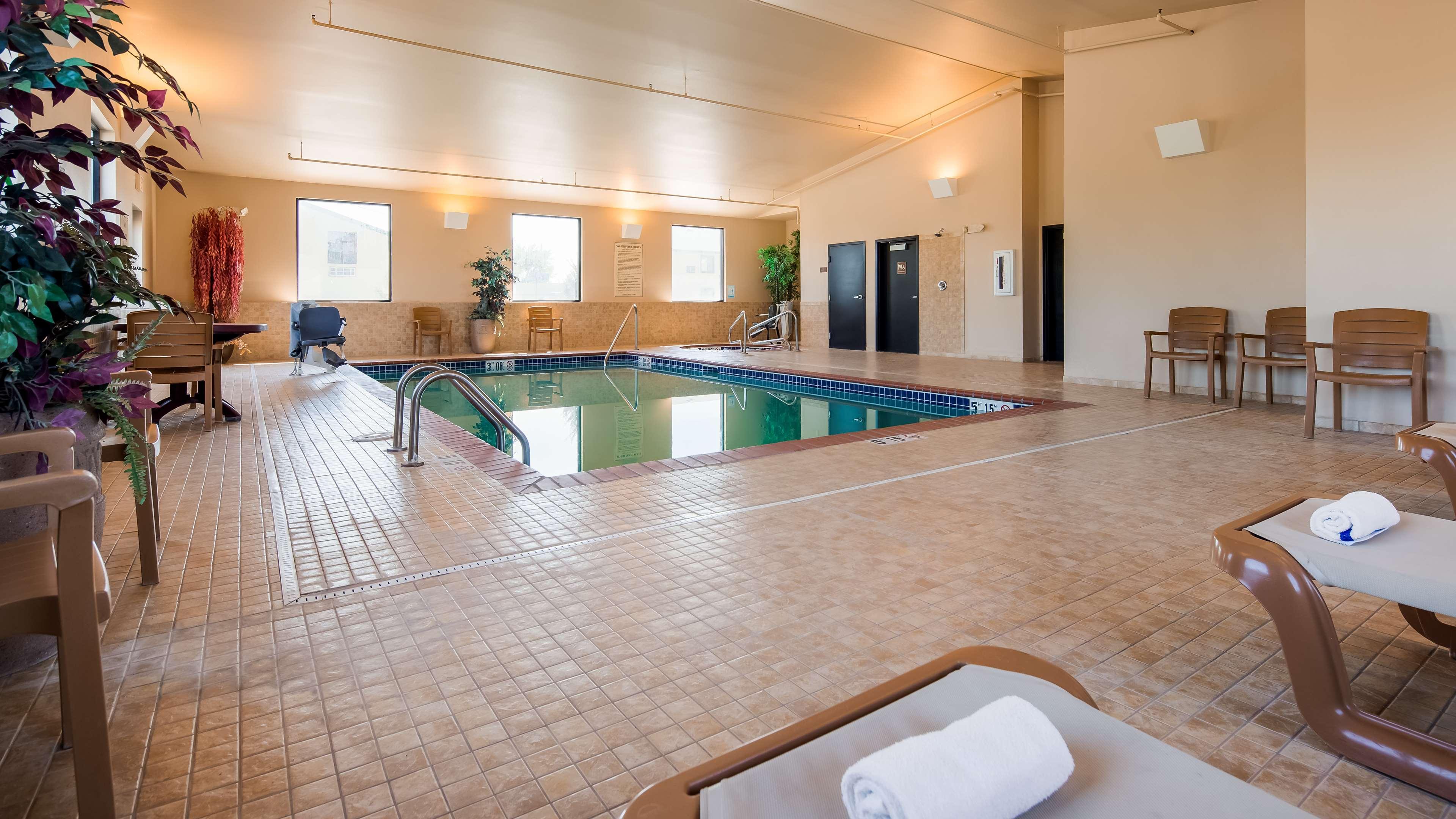 Best Western Golden Prairie Inn & Suites — photo 4