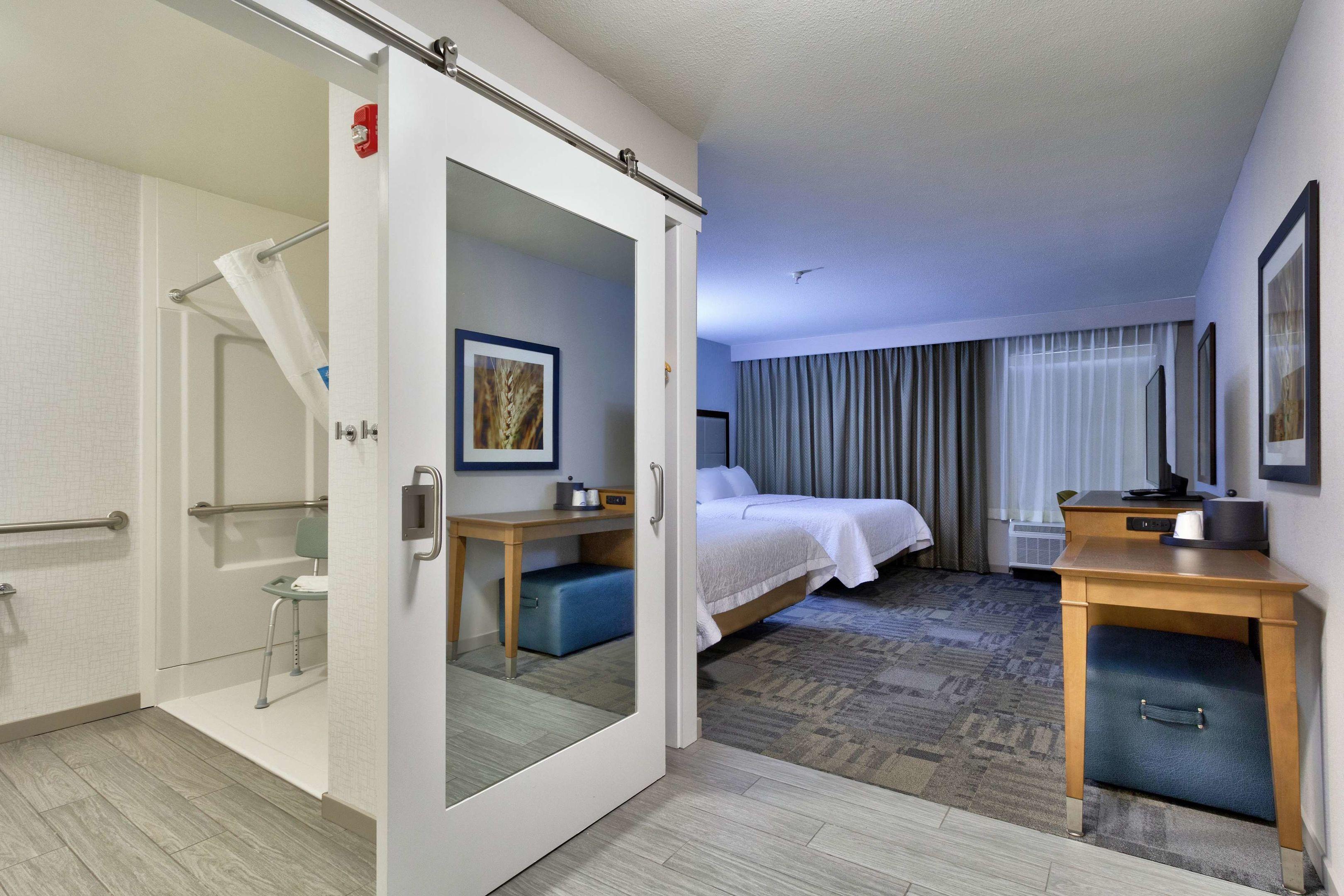 Hampton Inn Salina — photo 5