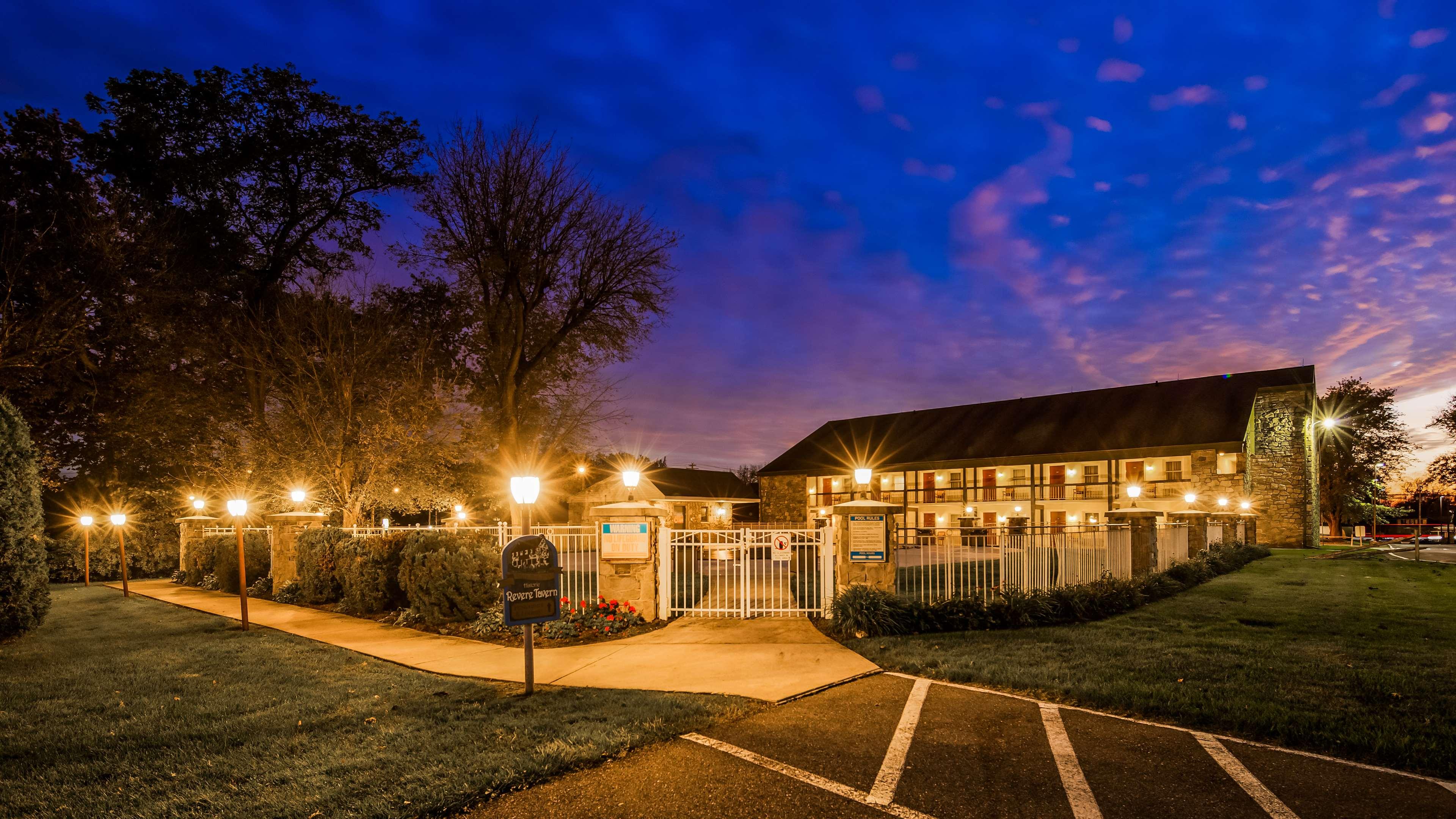 Best Western Plus Revere Inn & Suites — photo 5