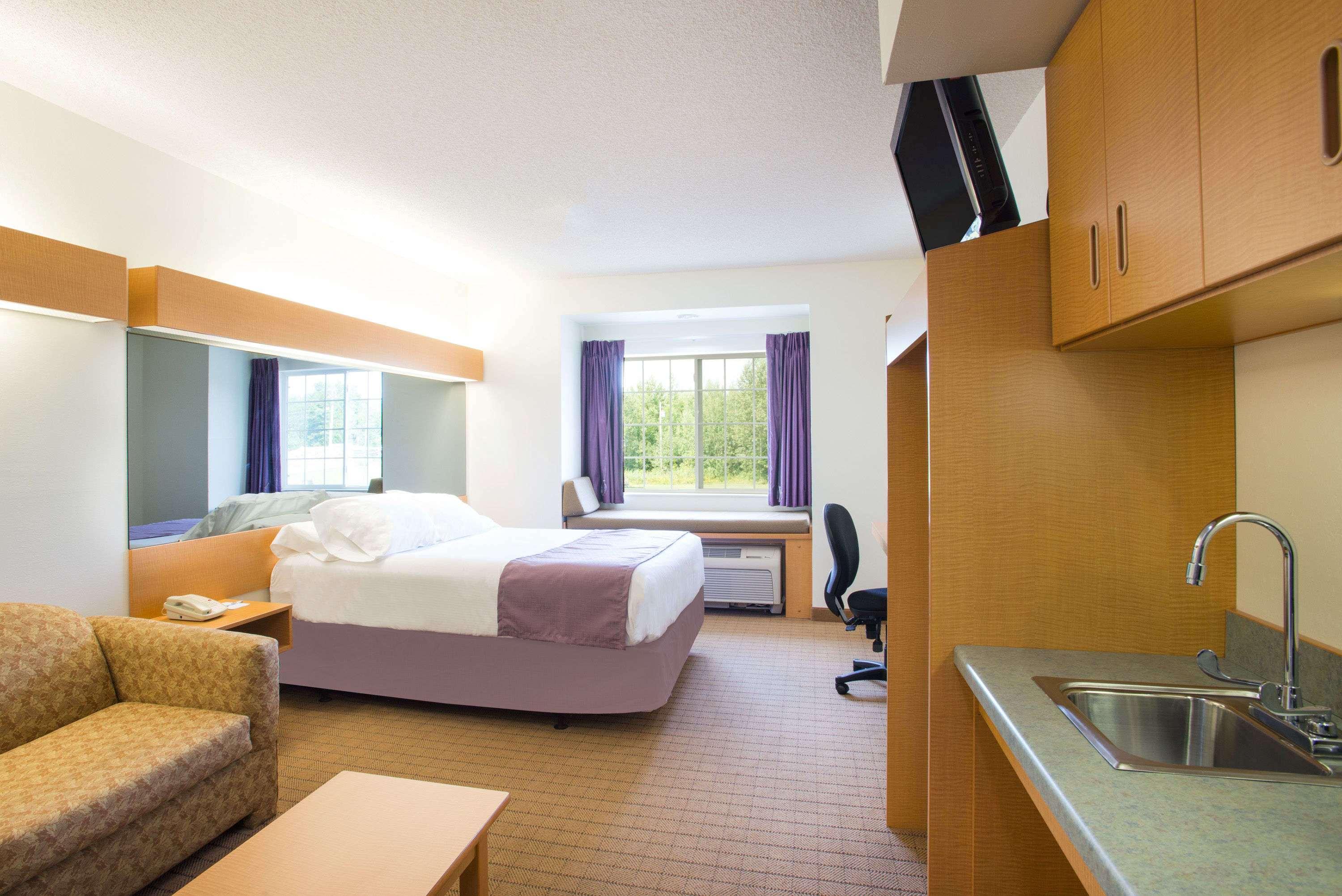 Microtel Inn & Suites by Wyndham Plattsburgh — photo 3