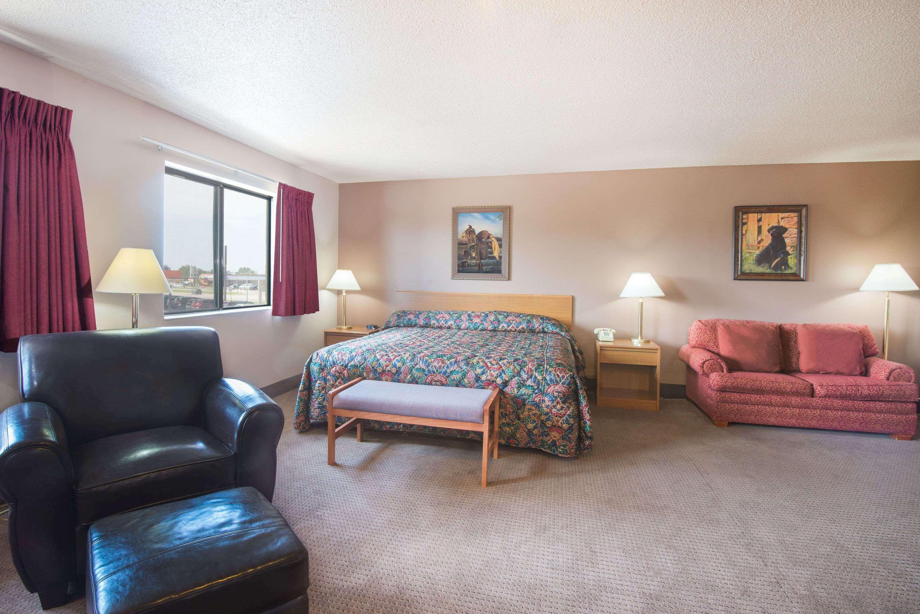 Super 8 by Wyndham Abilene KS — photo 5