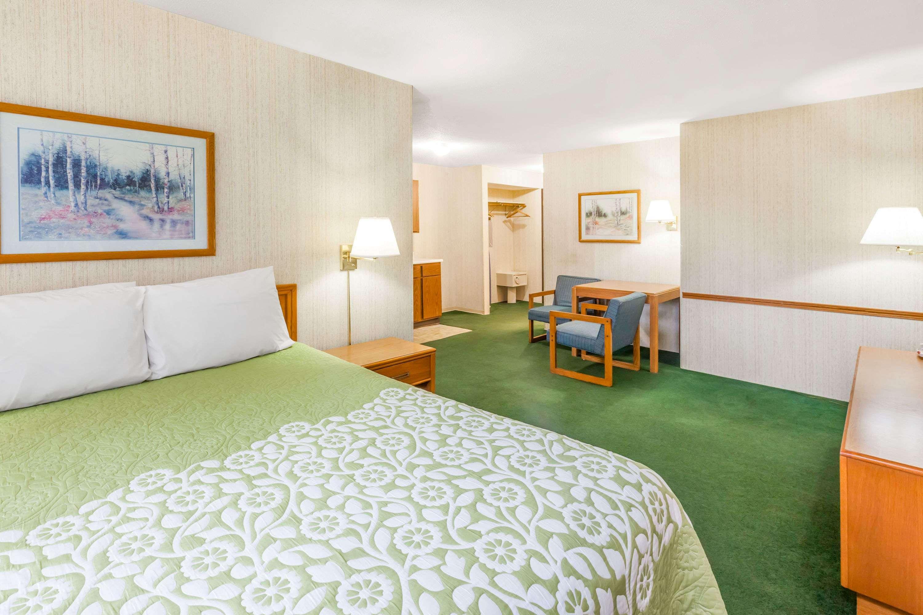 Days Inn Alpena — photo 4