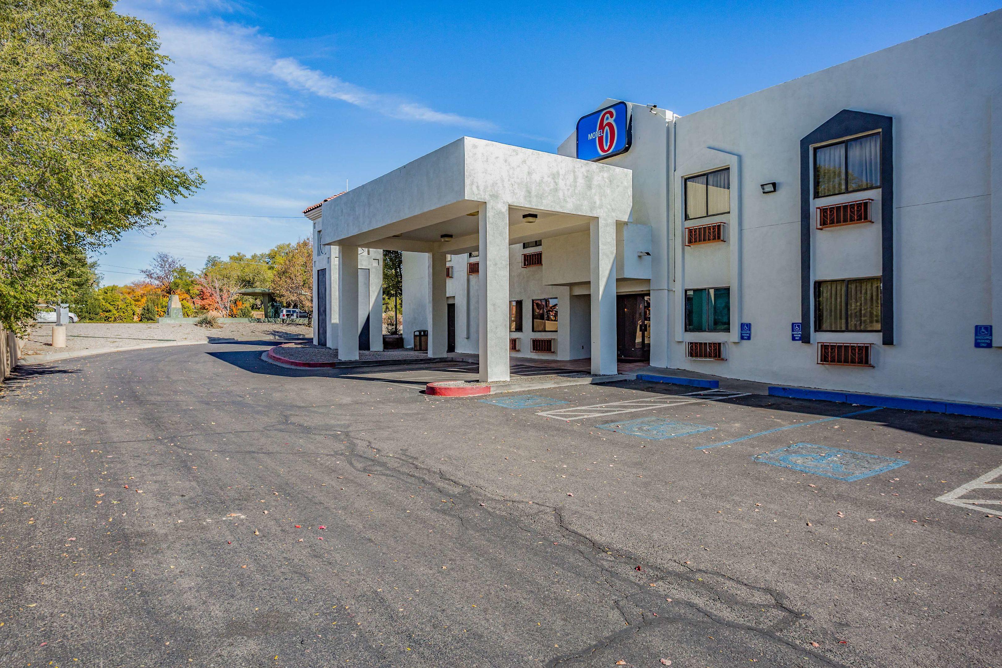 Motel 6 Santa Fe Central — photo 4