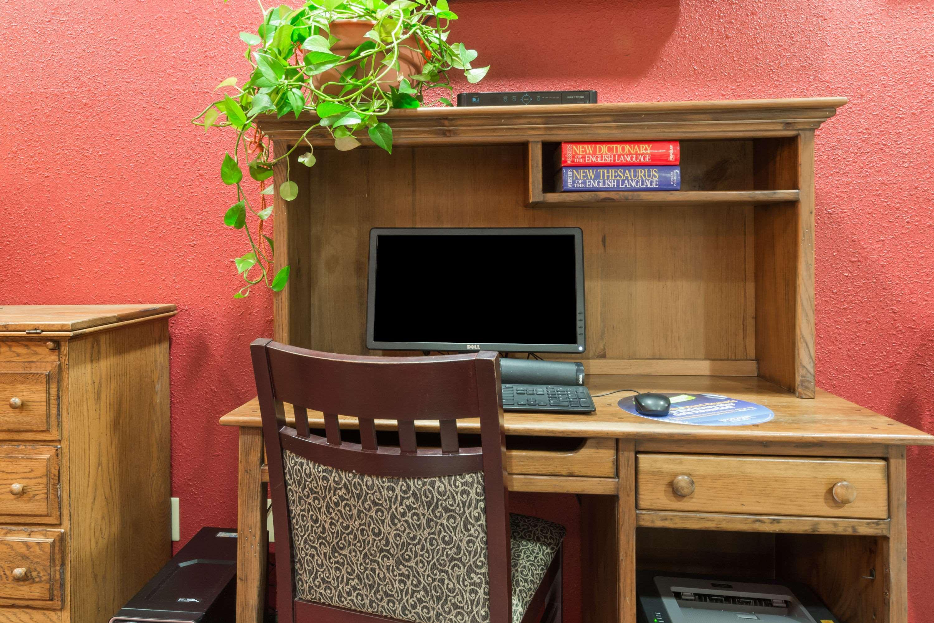 Super 8 by Wyndham Albuquerque Airport — photo 3