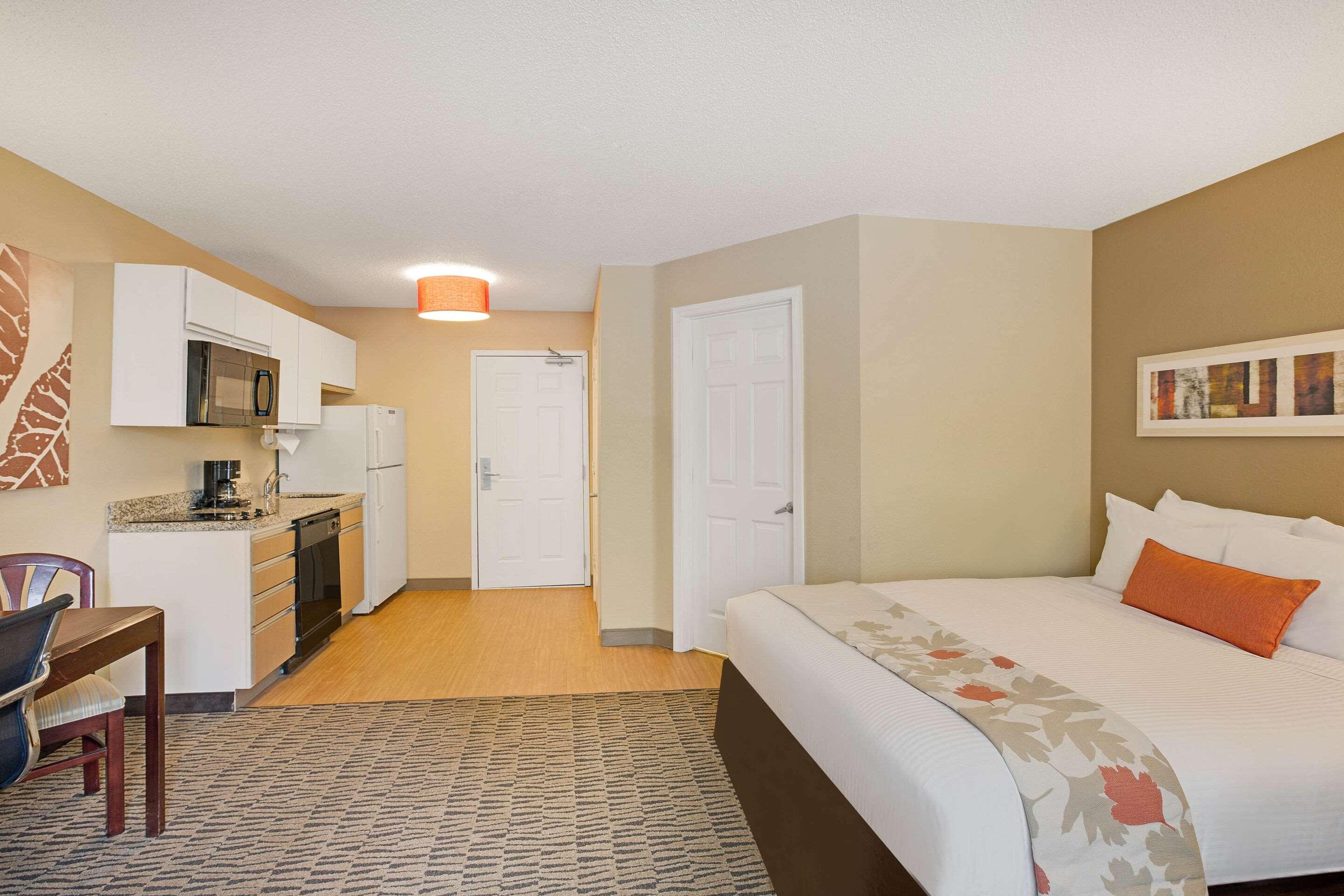 MainStay Suites Chicago Schaumburg — photo 5