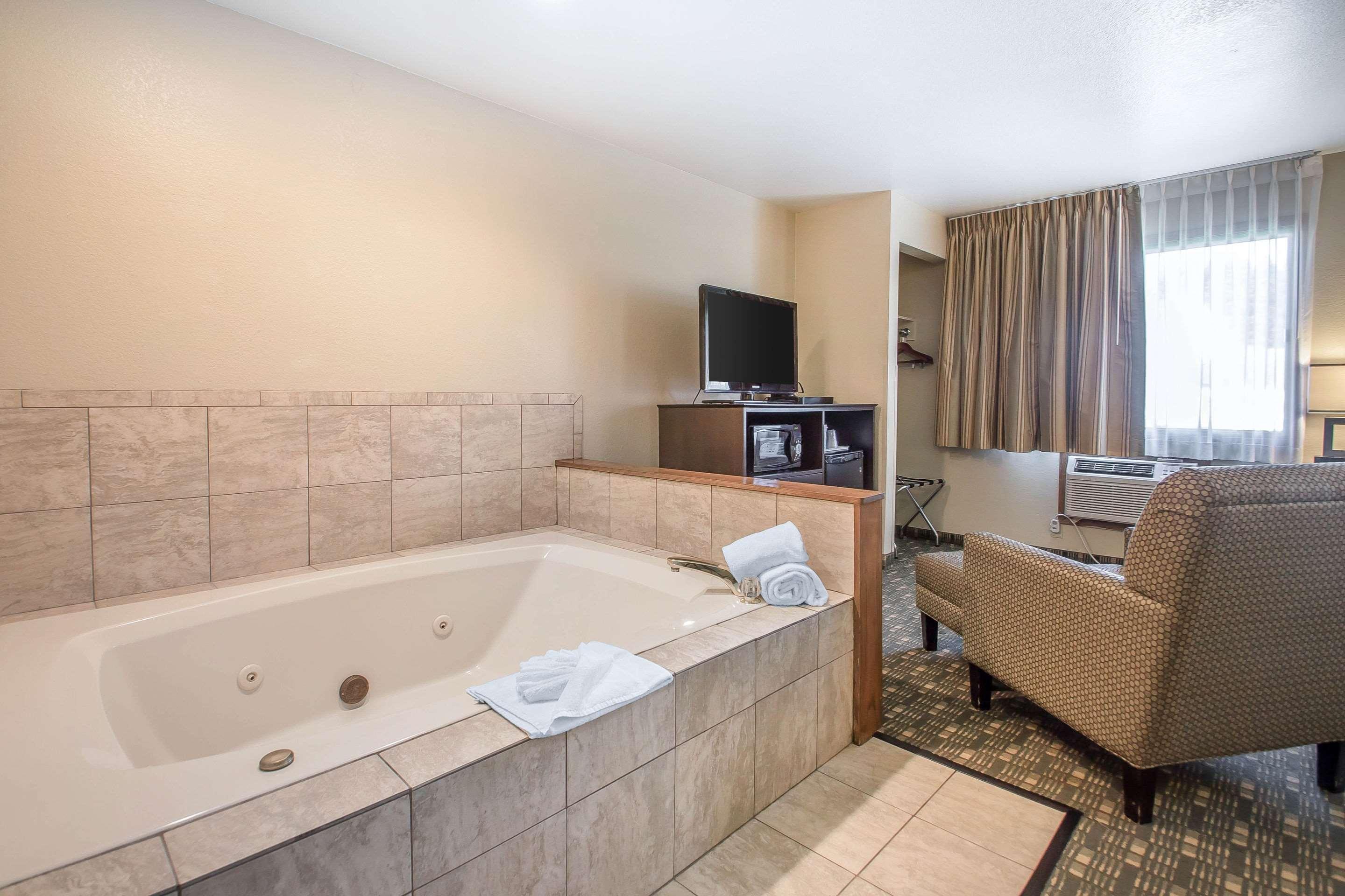 Quality Inn & Suites Decorah — photo 5