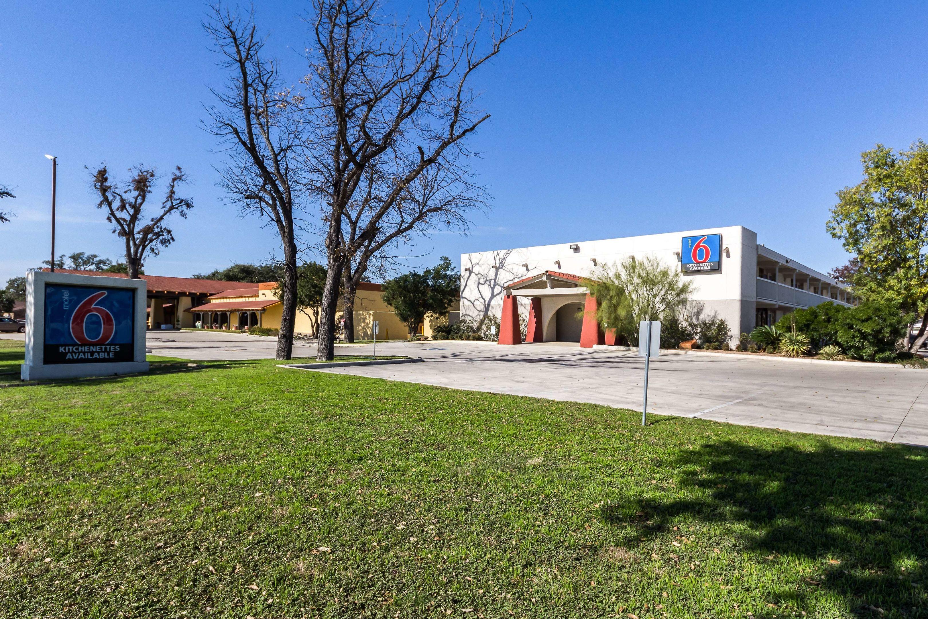 Motel 6 Uvalde Tx — photo 5
