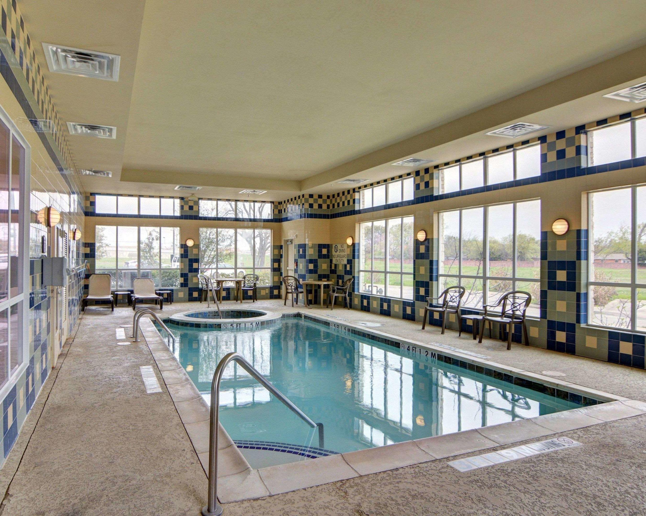 Comfort Inn & Suites Near Lake Lewisville — photo 4