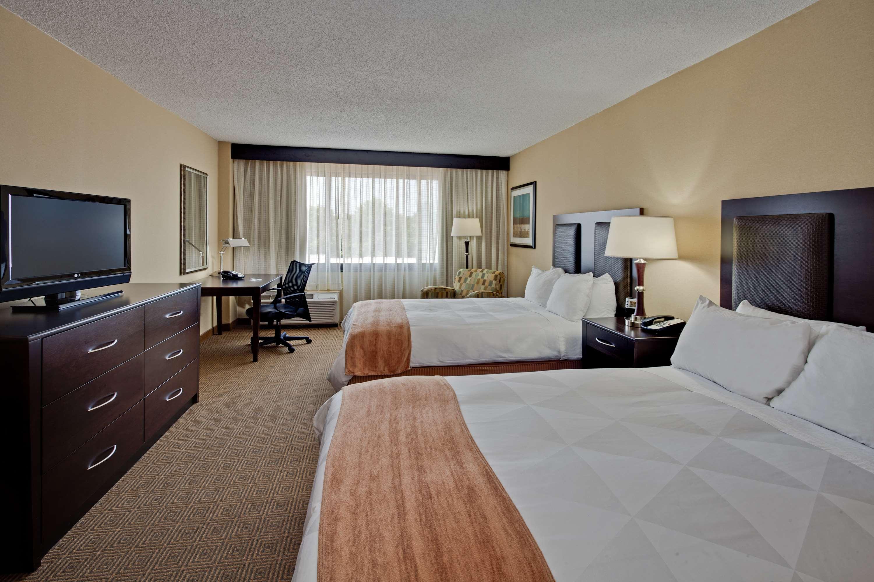 Radisson Hotel Freehold — photo 4