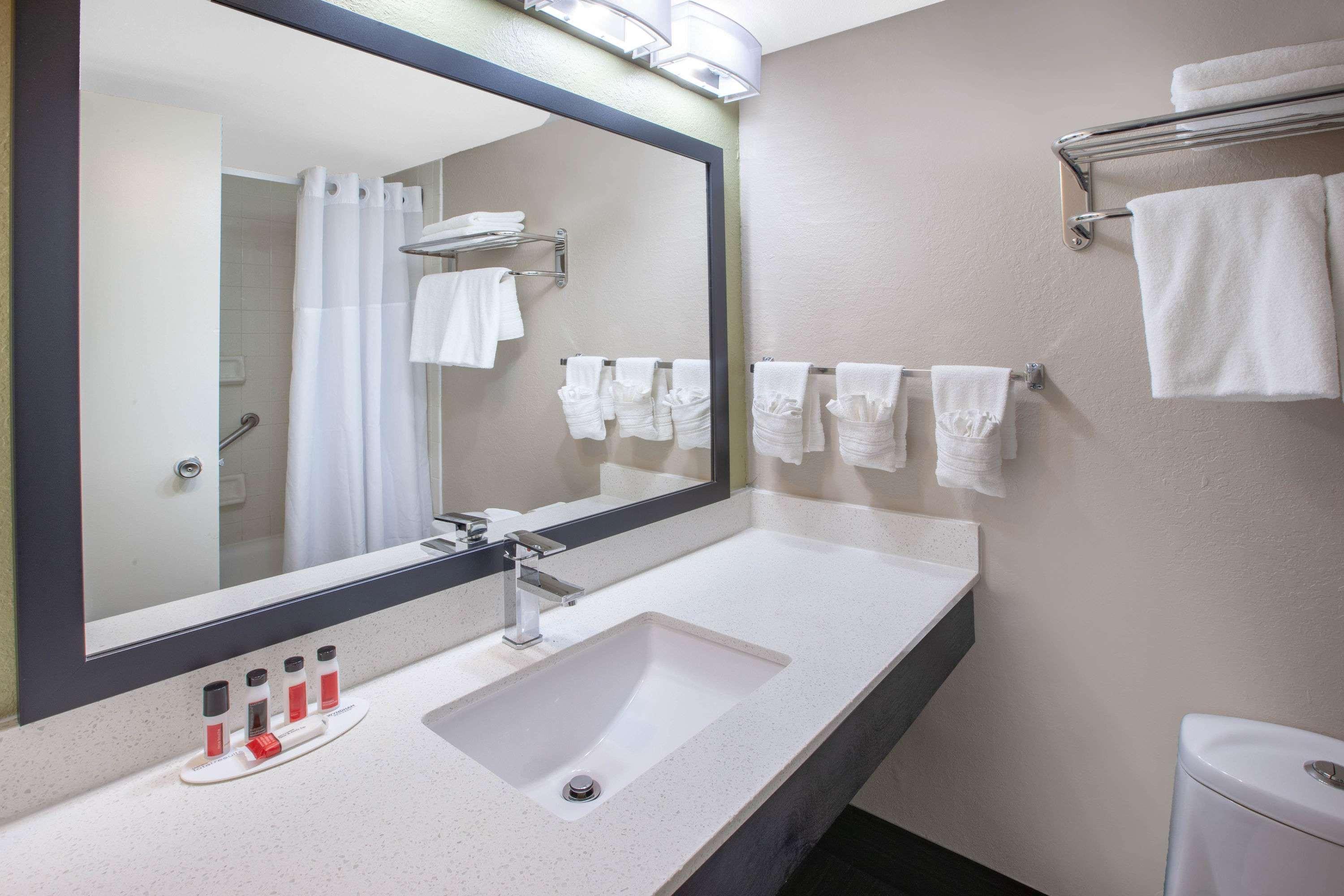 Baymont by Wyndham Grand Rapids Near Downtown — photo 5