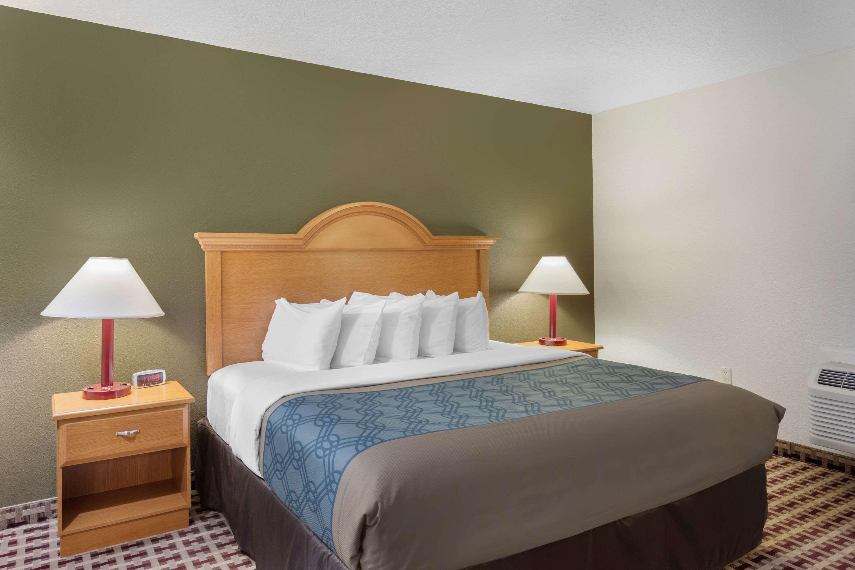 Econo Lodge Inn & Suites Socorro — photo 5