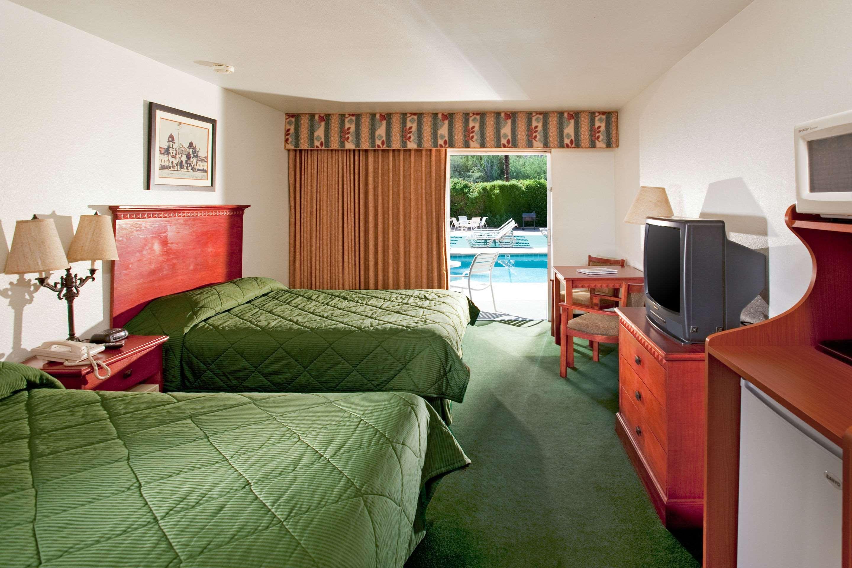 Rodeway Inn Palm Springs — photo 4