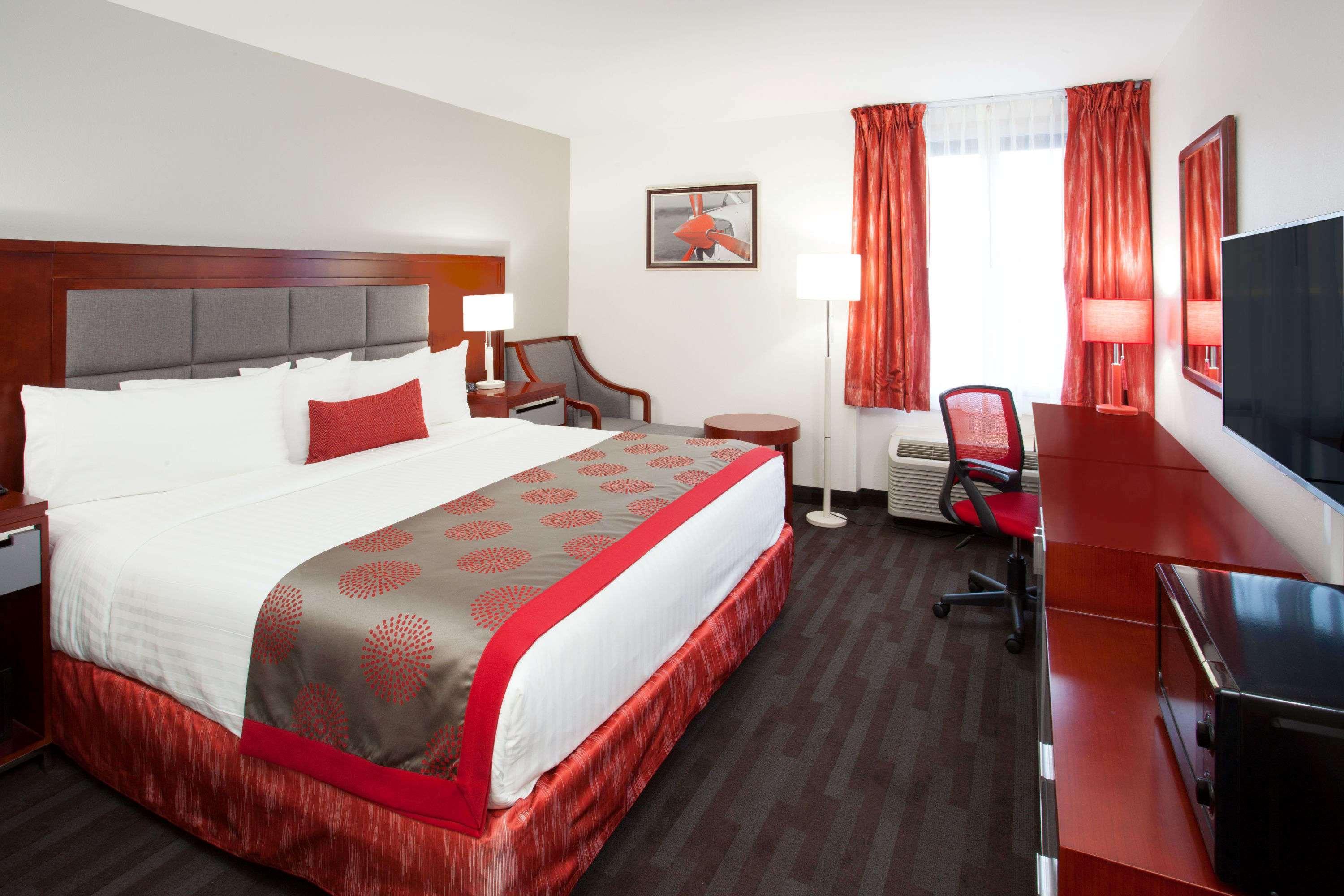 Ramada Plaza Chicago North Shore — photo 3