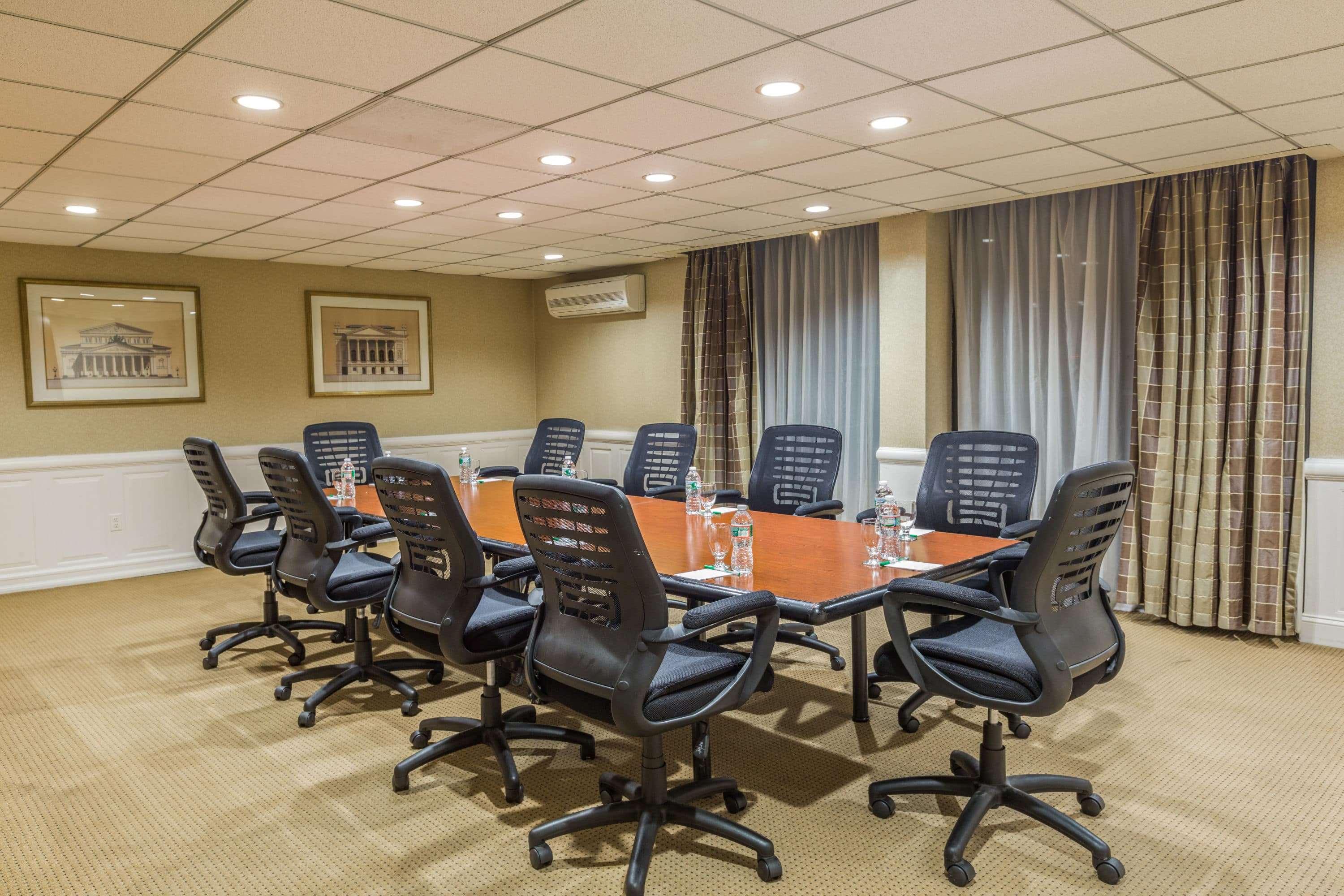Wyndham Garden Newark Airport — photo 4