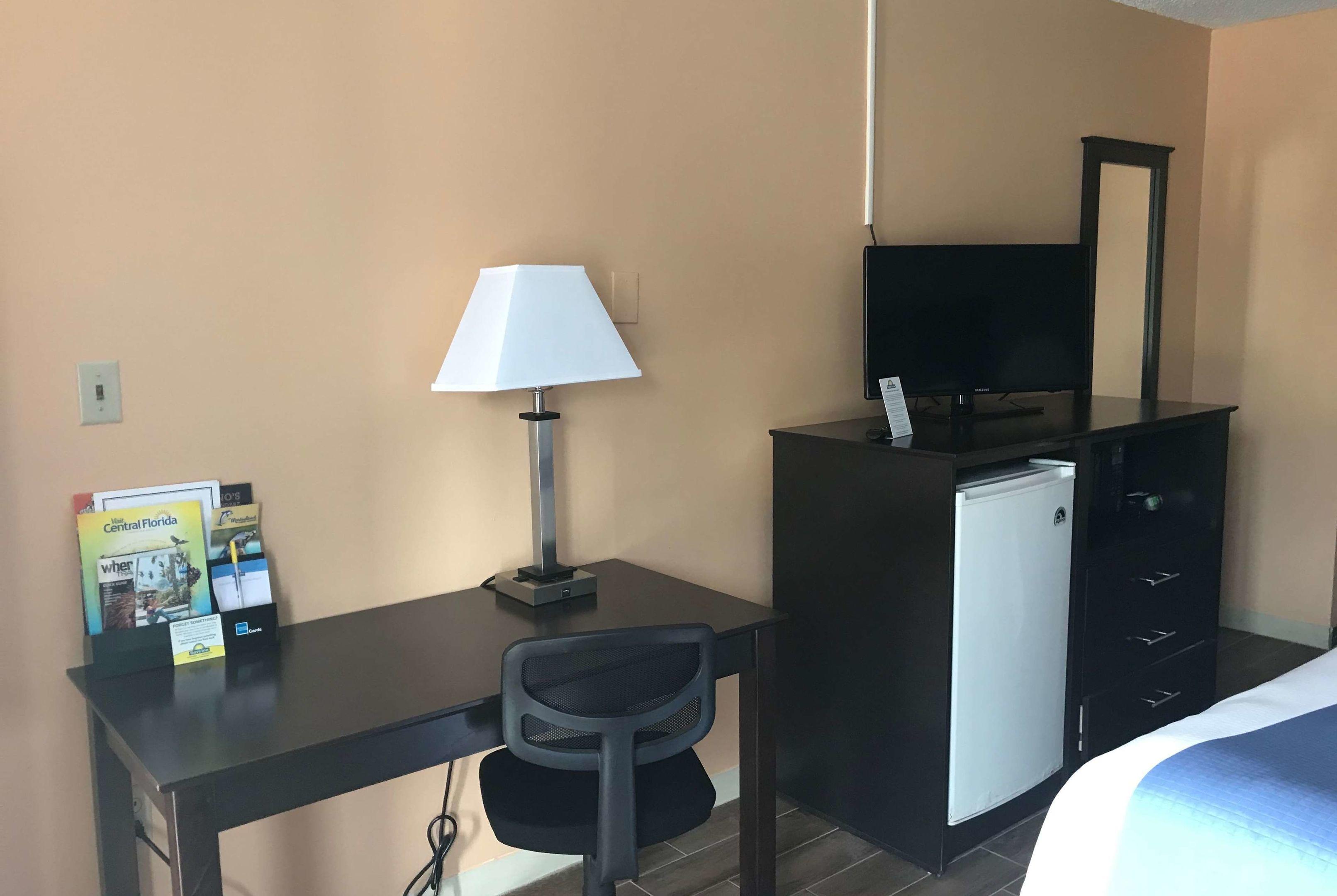 Days Inn & Suites Davenport — photo 4
